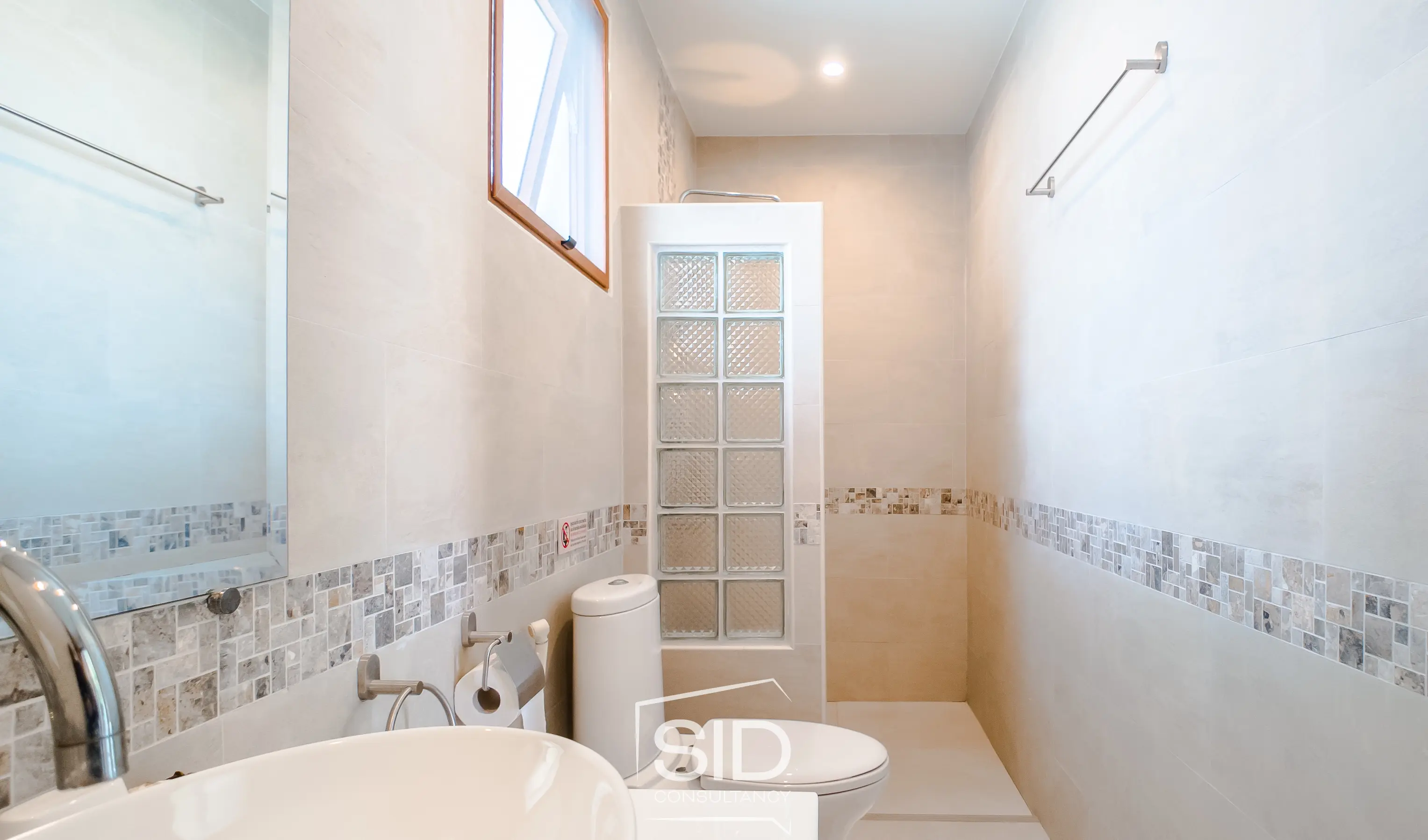 Villa 8 – Spacious Tropical Living in the Heart 