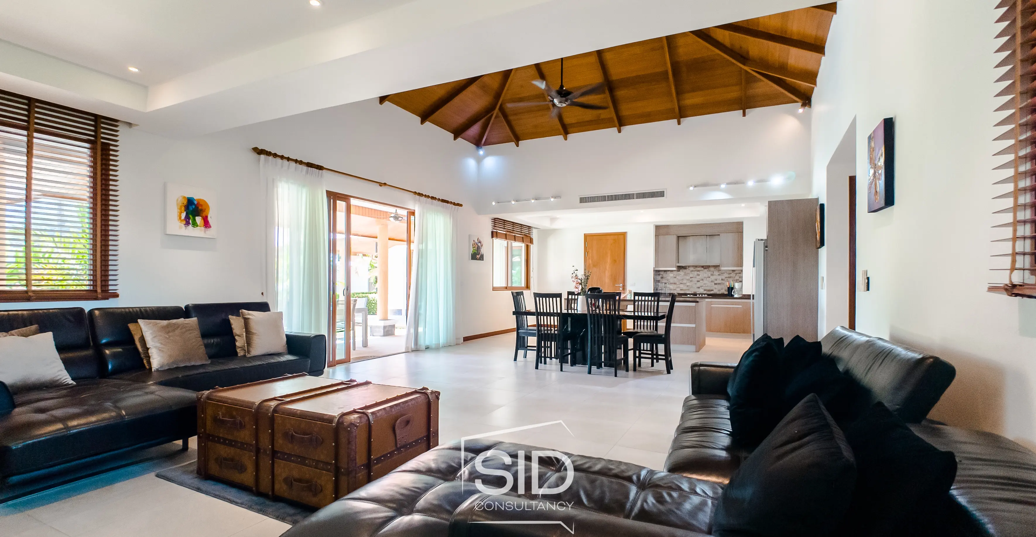 Villa 8 – Spacious Tropical Living in the Heart 
