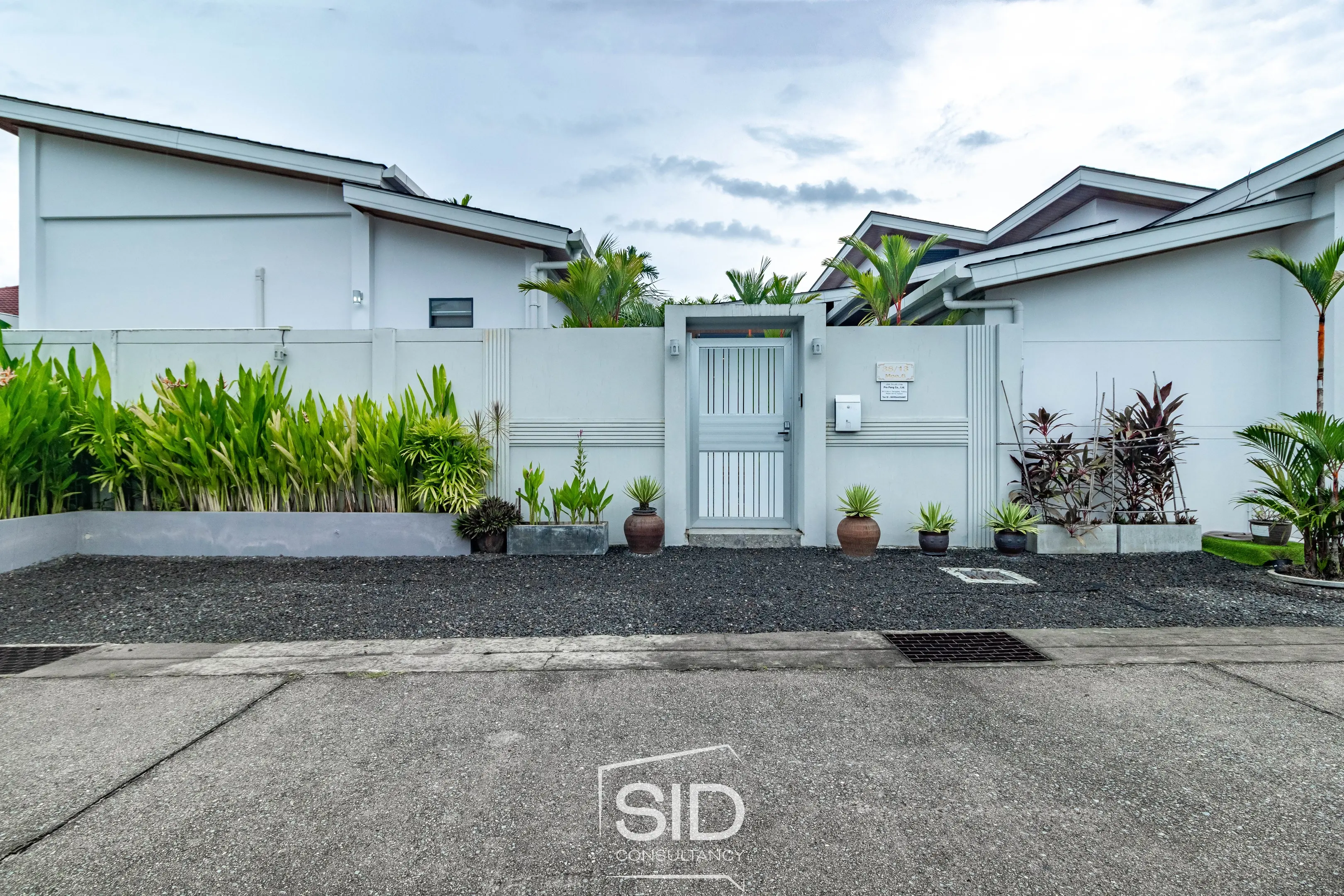 Modern 3 Bedrooms Pool Villa Near Laguna Phuket