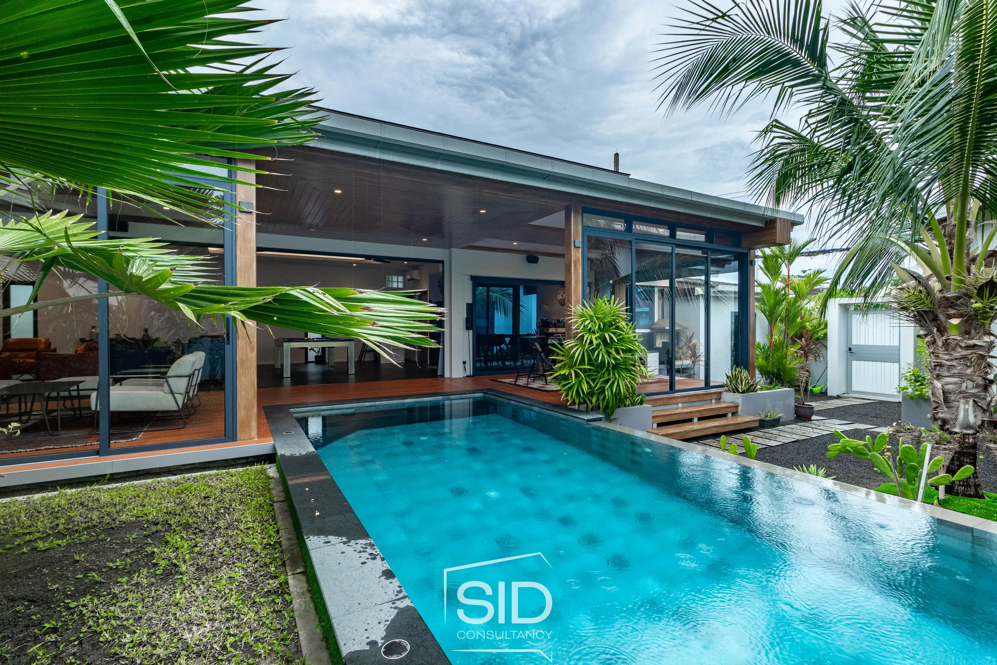 Modern 3 Bedrooms Pool Villa Near Laguna Phuket