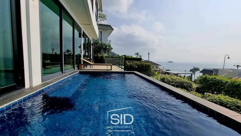 Modern multi-level house on the shore with stunning sea views