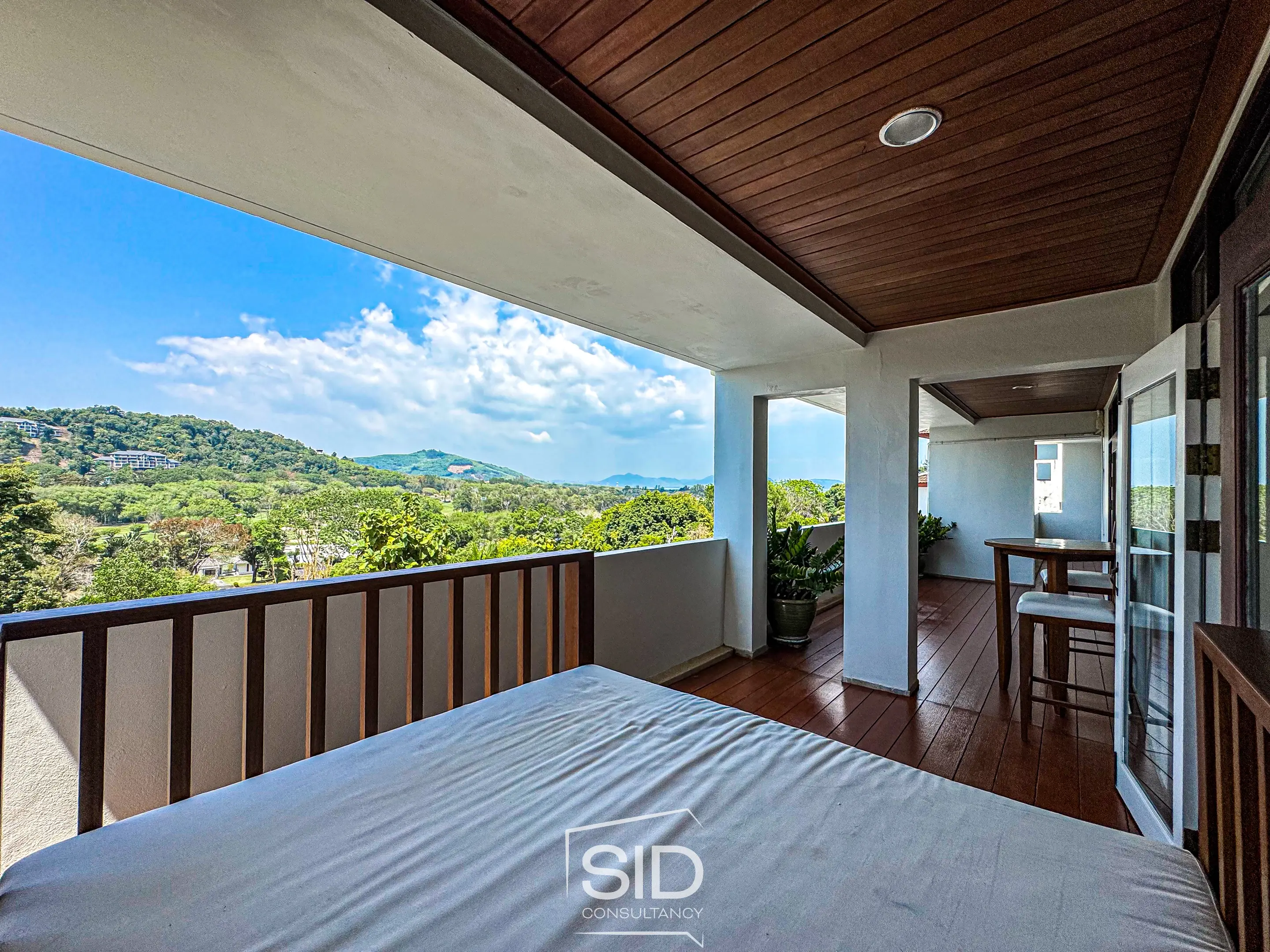 Blue Canyon Country Club Residence – Space, Serenity, and Prestige