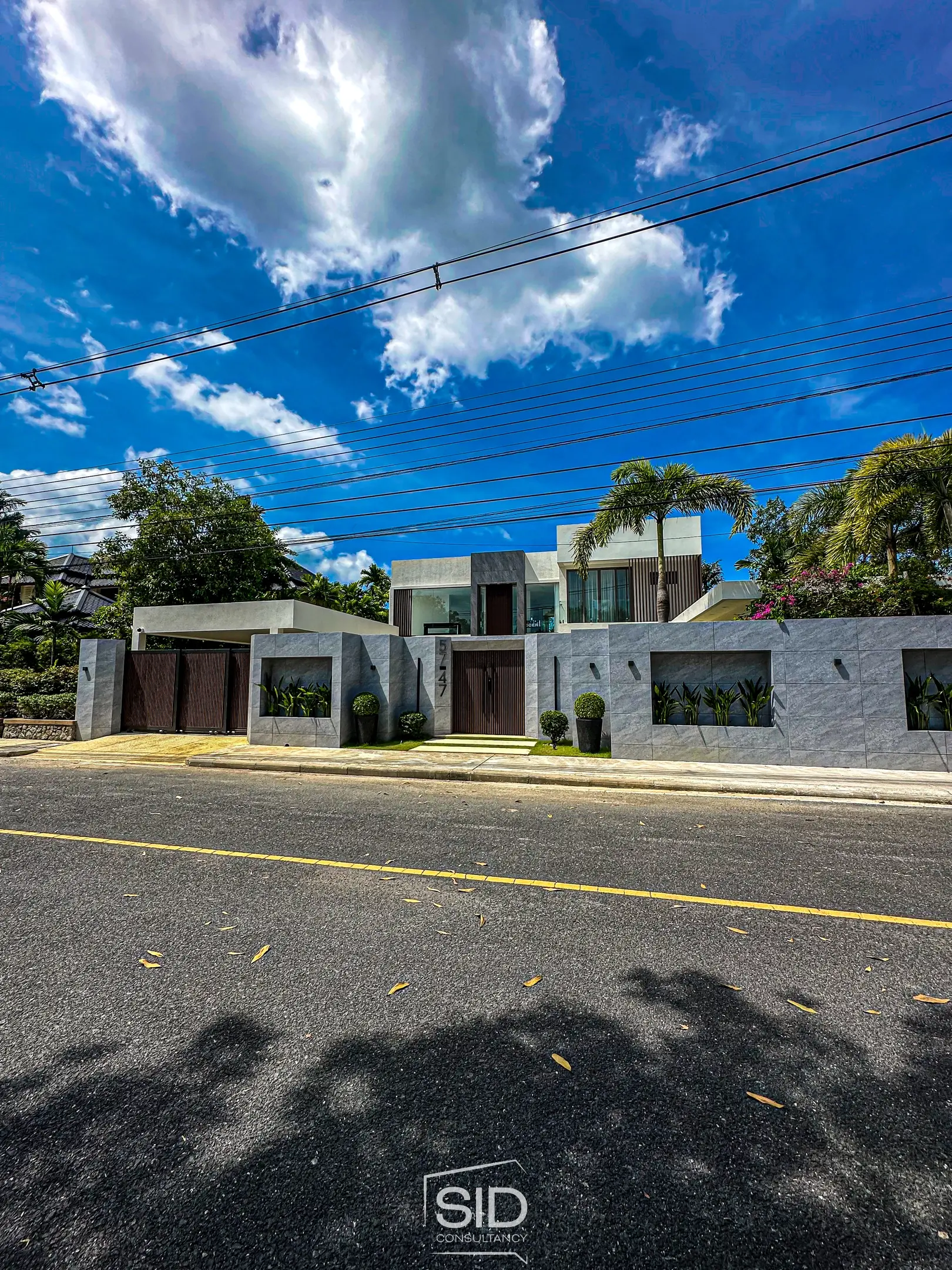 Spacious 6-Bedroom Modern Villa with Private Garden and Pool Views in Laguna Homes, Phuket