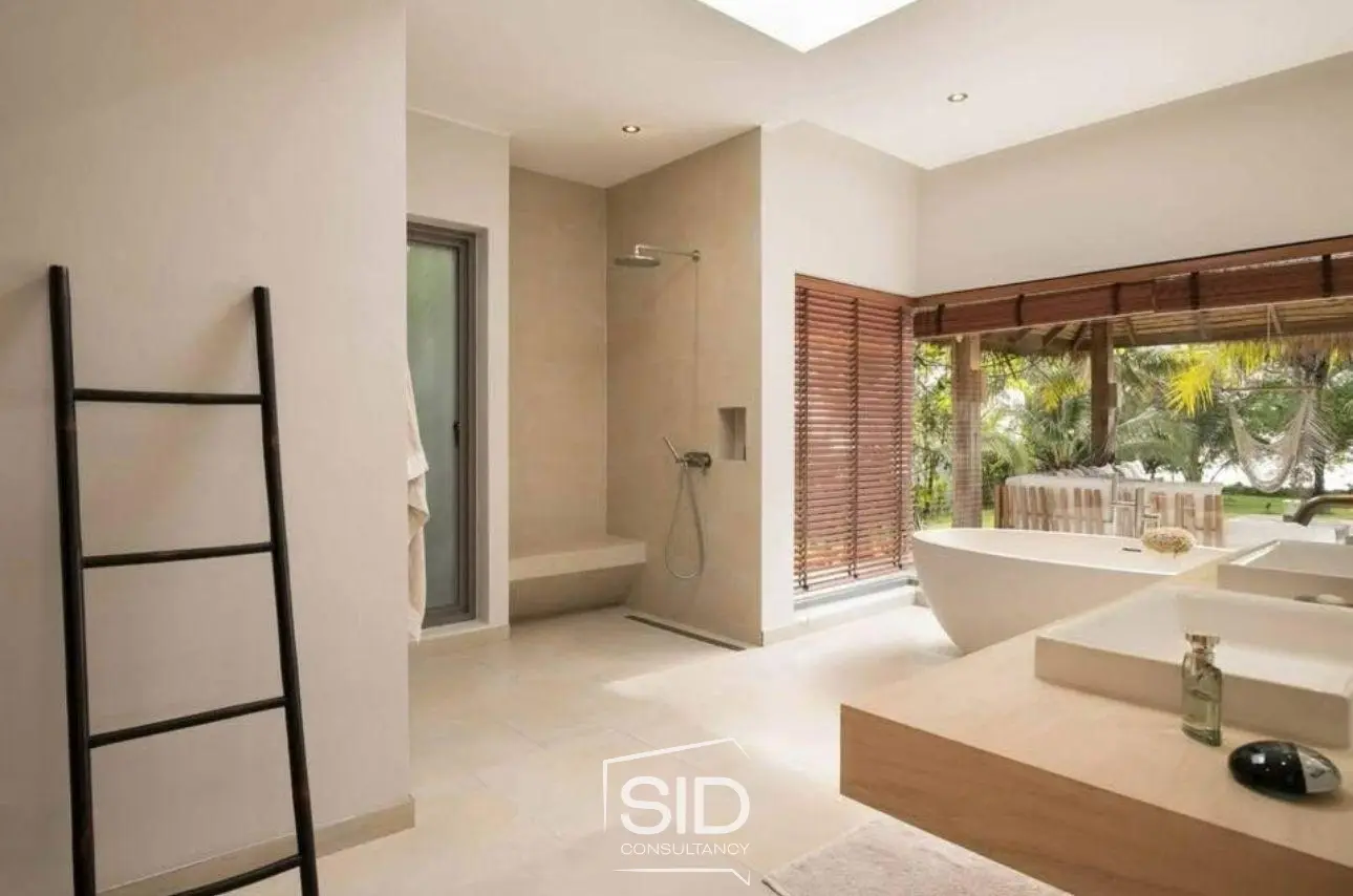 Unique Beachfront Villa – 5 Bedrooms, Private Beach