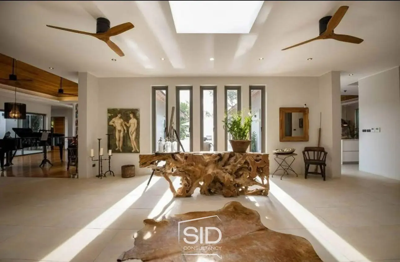 Unique Beachfront Villa – 5 Bedrooms, Private Beach