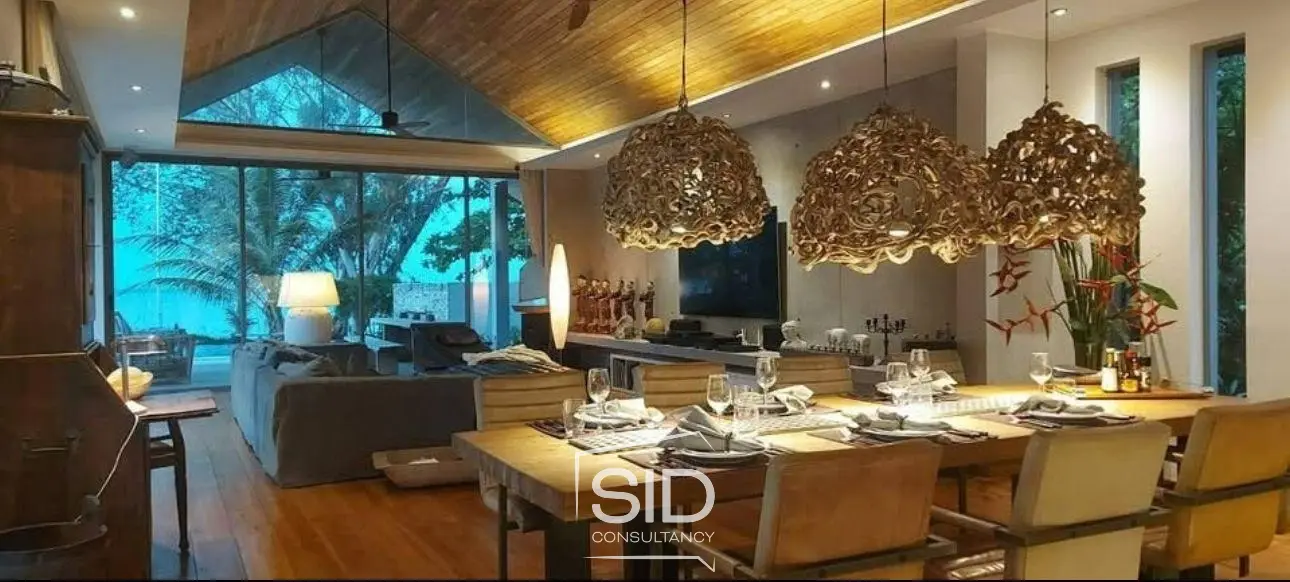 Unique Beachfront Villa – 5 Bedrooms, Private Beach