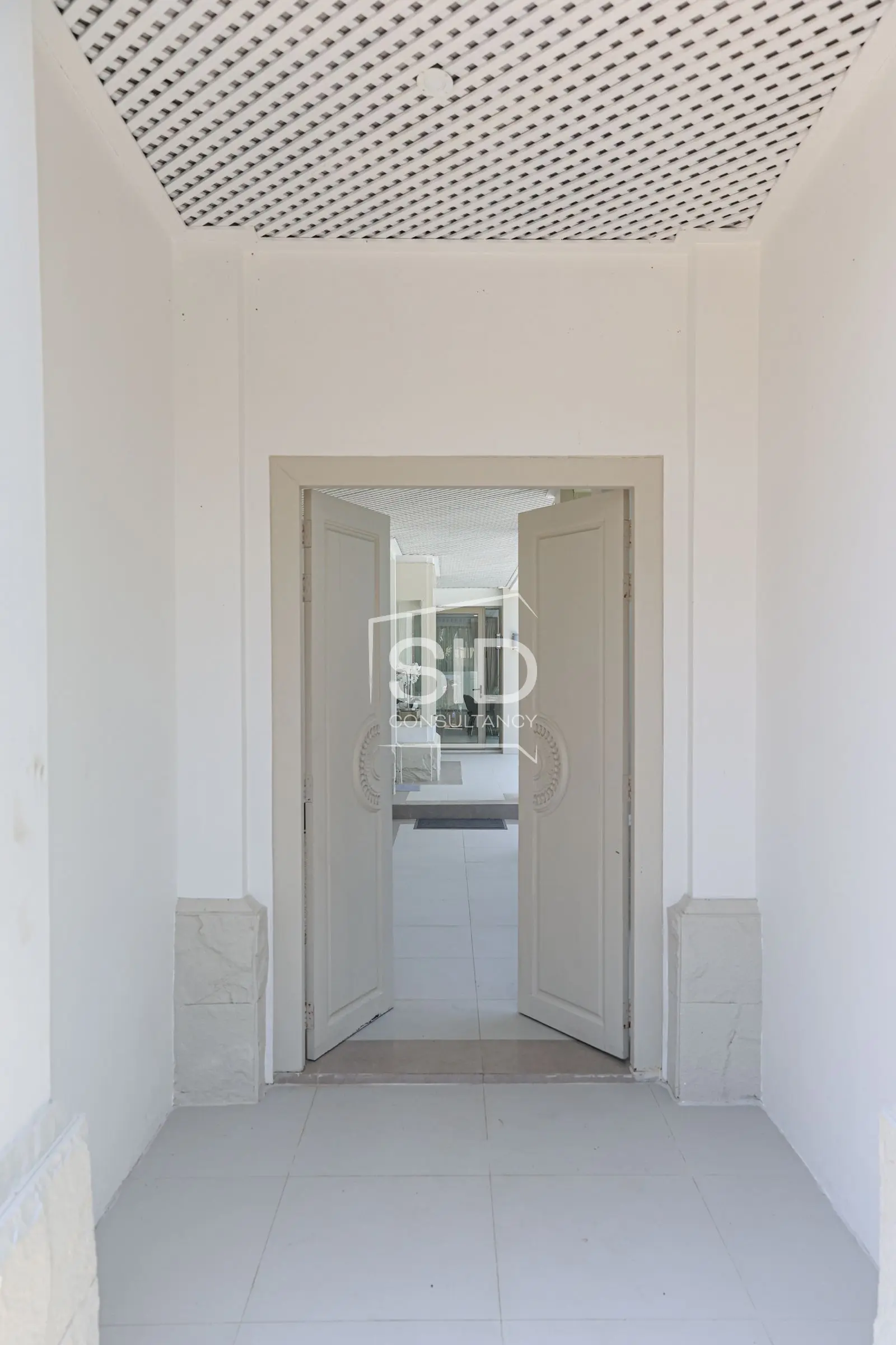 4-bedroom Villa Chom Tawan, Bangtao Beachfront