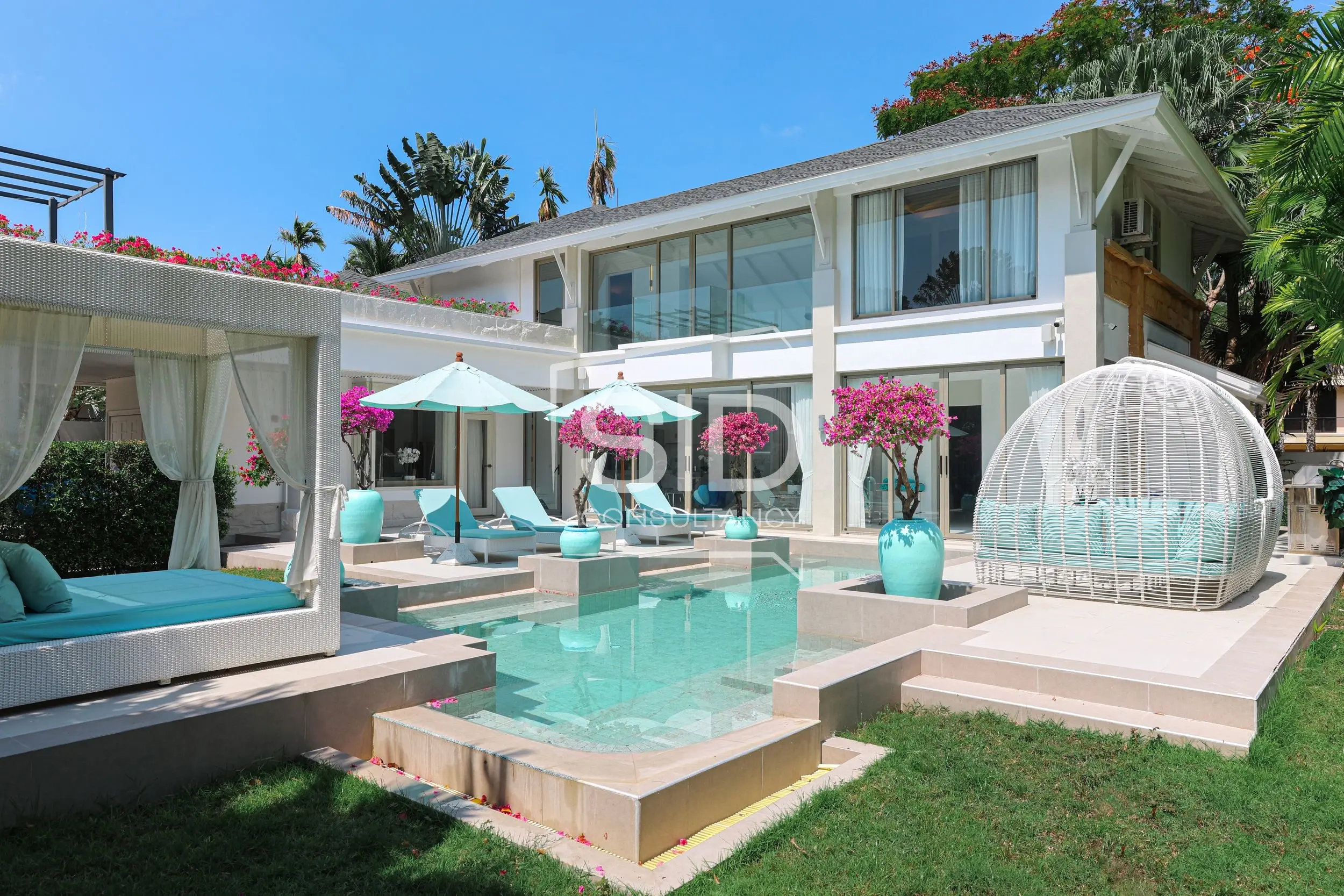 4-bedroom Villa Chom Tawan, Bangtao Beachfront