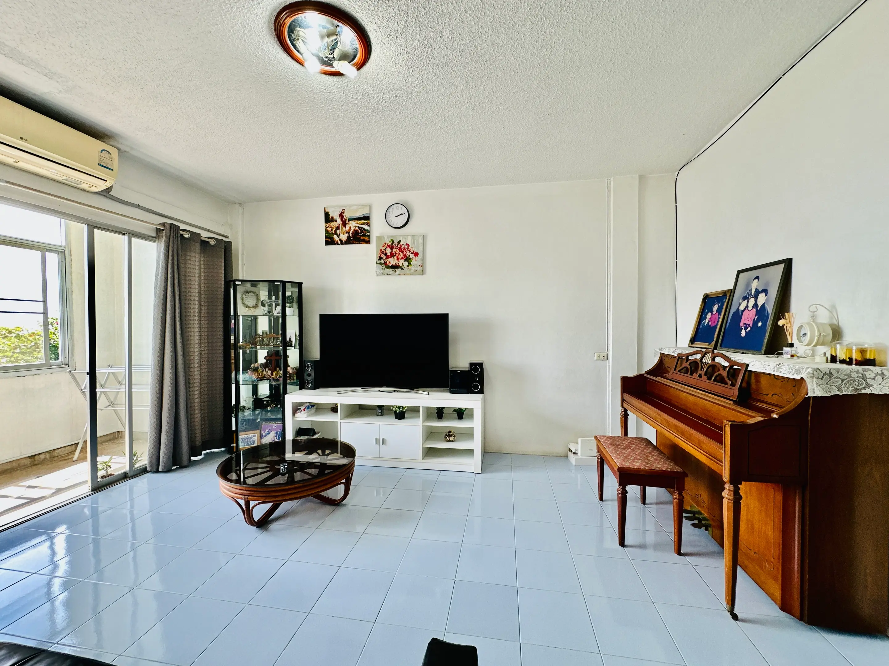 Foreign Name - Beach Front - 2 Bed - 2 Bathroom Condo