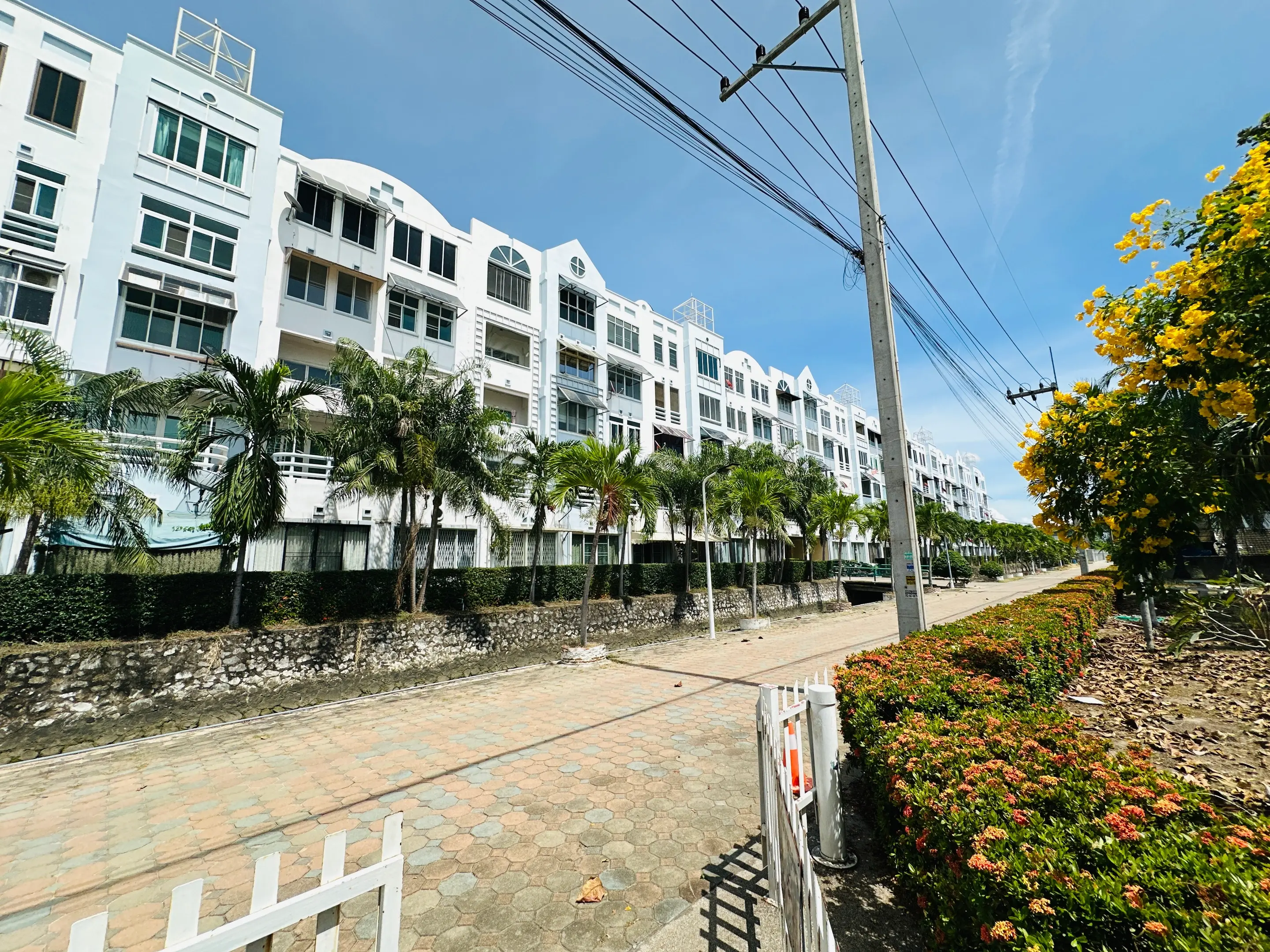Foreign Name - Beach Front - 2 Bed - 2 Bathroom Condo
