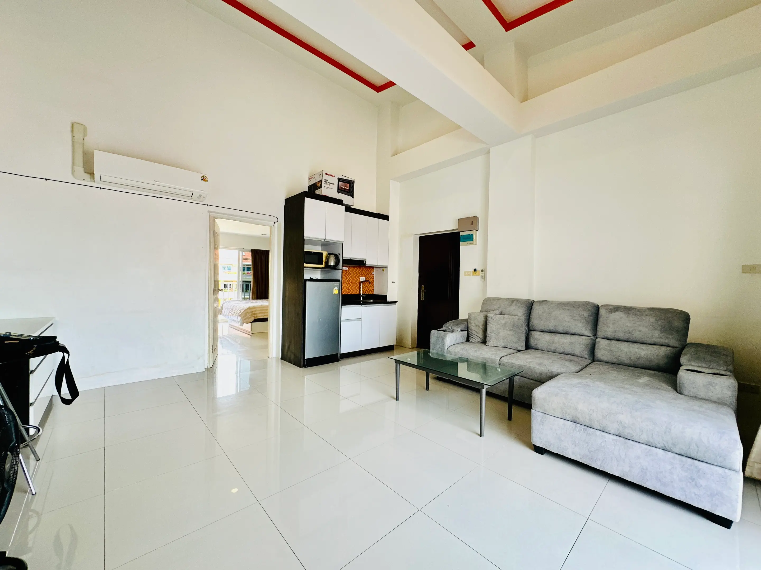 Large 1 Bedroom Condo - Pratamnak - Large balcony - Corner Unit