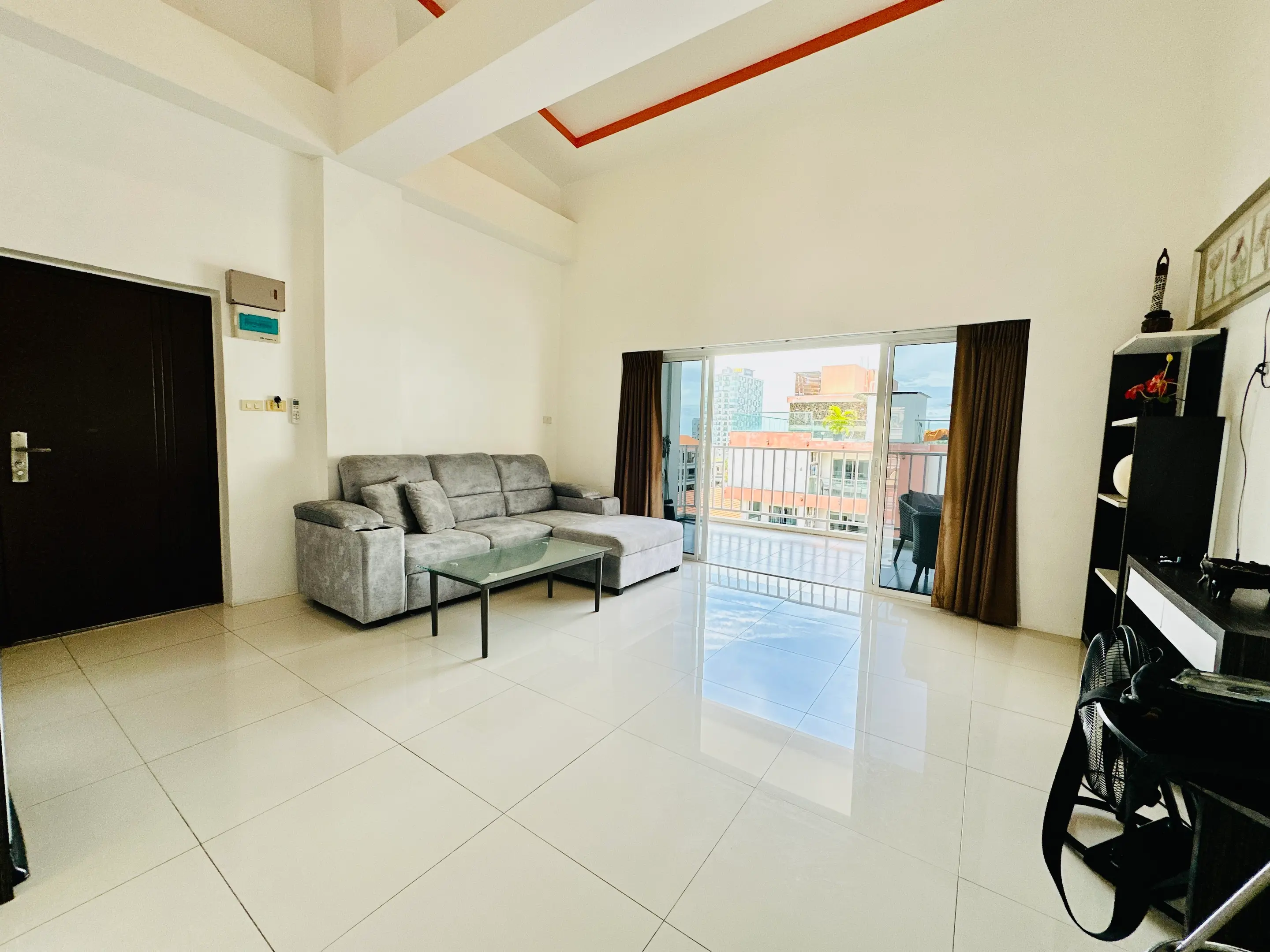 Large 1 Bedroom Condo - Pratamnak - Large balcony - Corner Unit