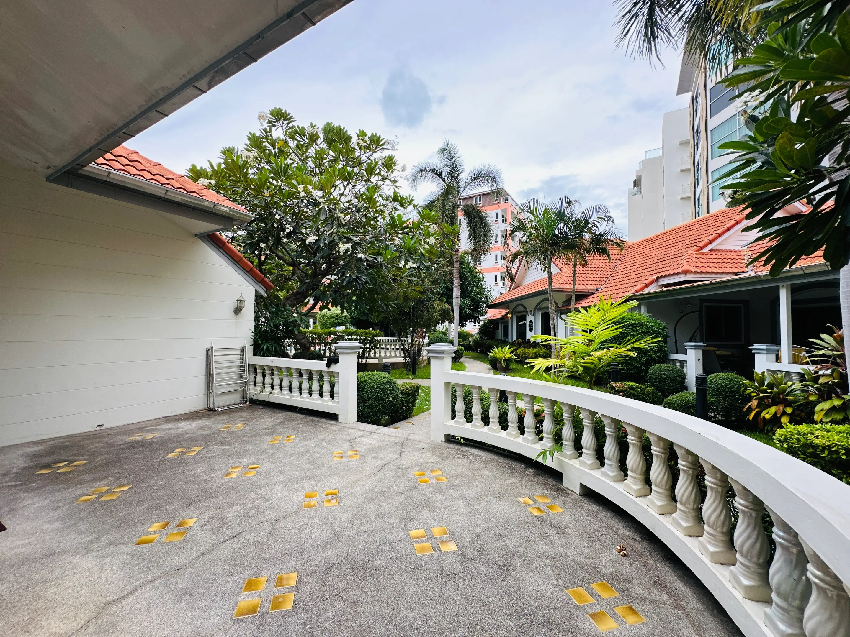 House in small Village - Near Beach - 3 Bedroom - Pratumnak - Pattaya