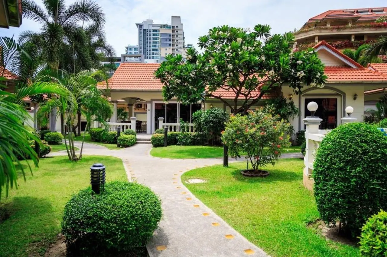 House in small Village - Near Beach - 3 Bedroom - Pratumnak - Pattaya