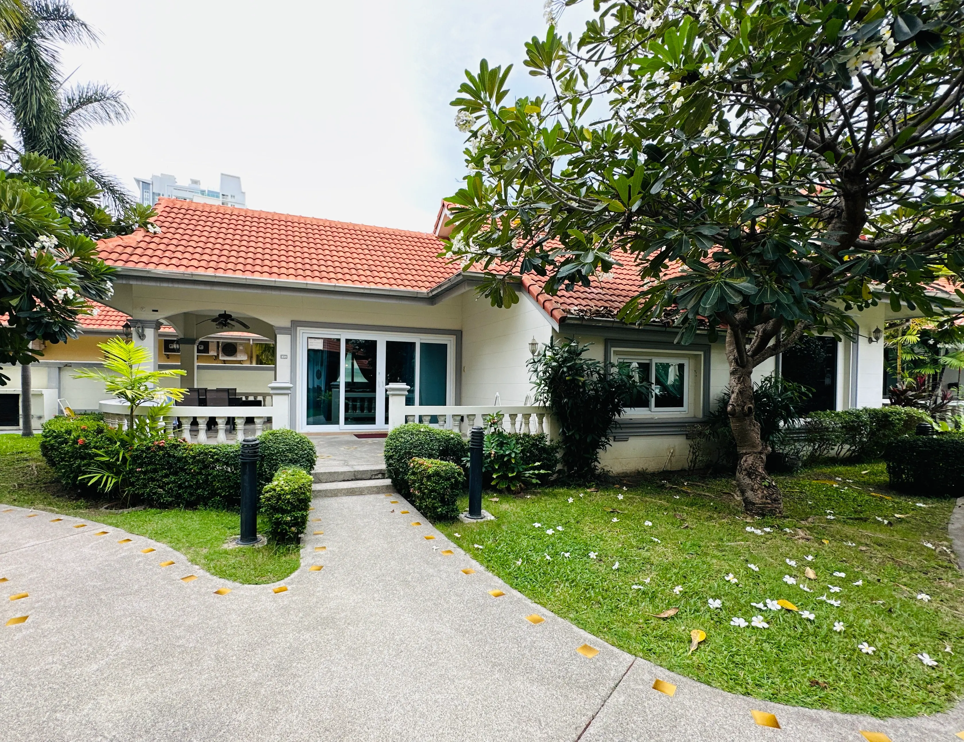 House in small Village - Near Beach - 3 Bedroom - Pratumnak - Pattaya