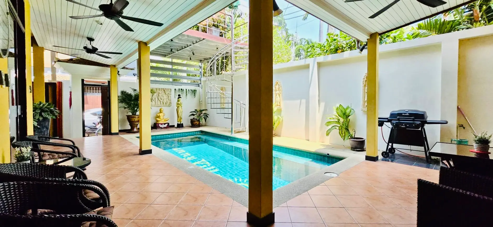 Pool Villa - Central Jomtien - Walking distance to beach and all facilities 