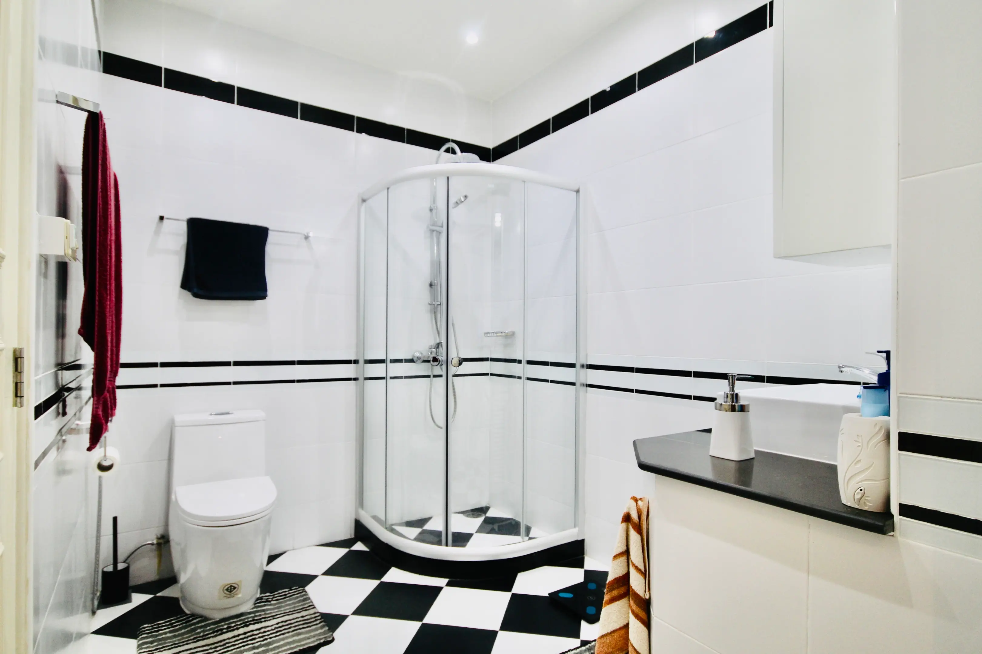 Pool and Sea View - 2 Bedroom - 2 Bathroom - Large Balcony - Pratamnak - Pattaya
