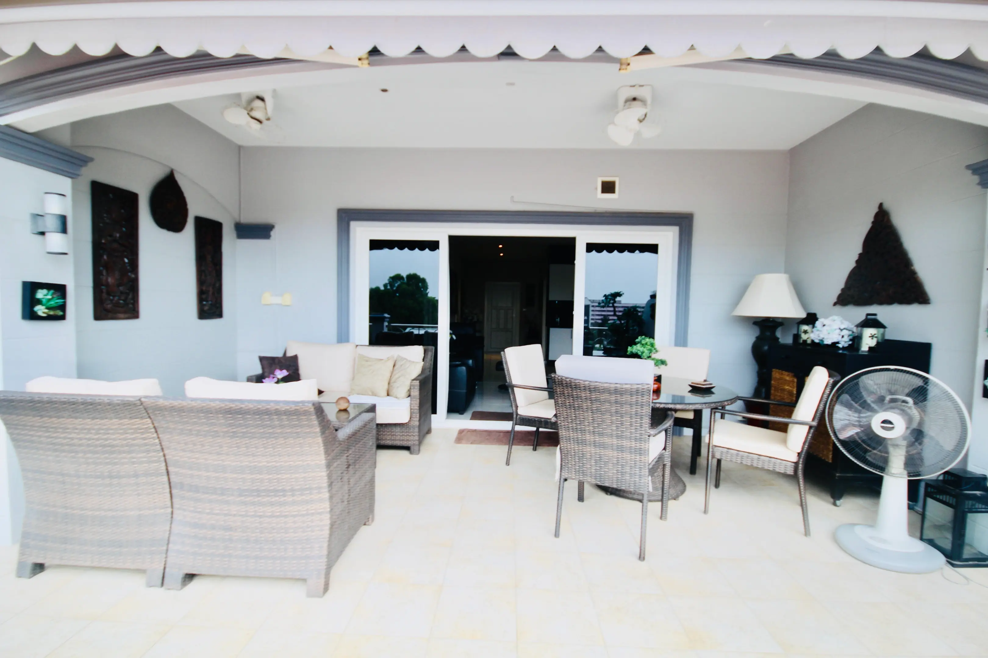 Pool and Sea View - 2 Bedroom - 2 Bathroom - Large Balcony - Pratamnak - Pattaya
