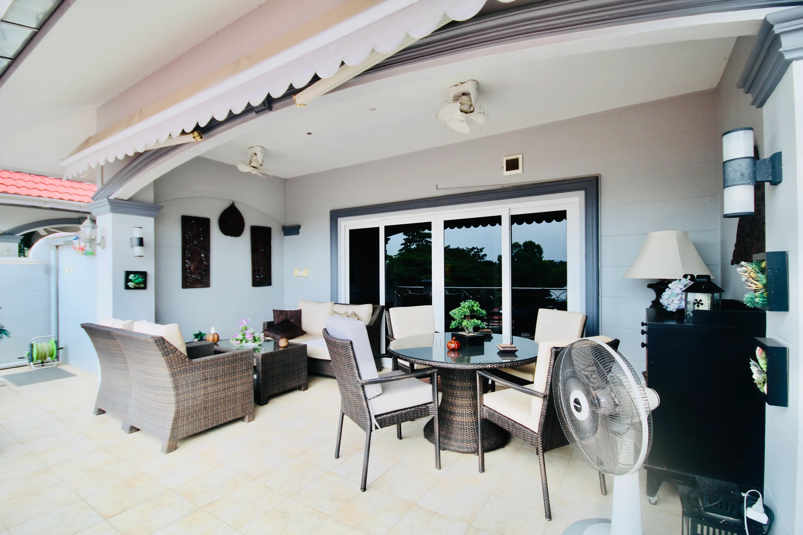 Pool and Sea View - 2 Bedroom - 2 Bathroom - Large Balcony - Pratamnak - Pattaya