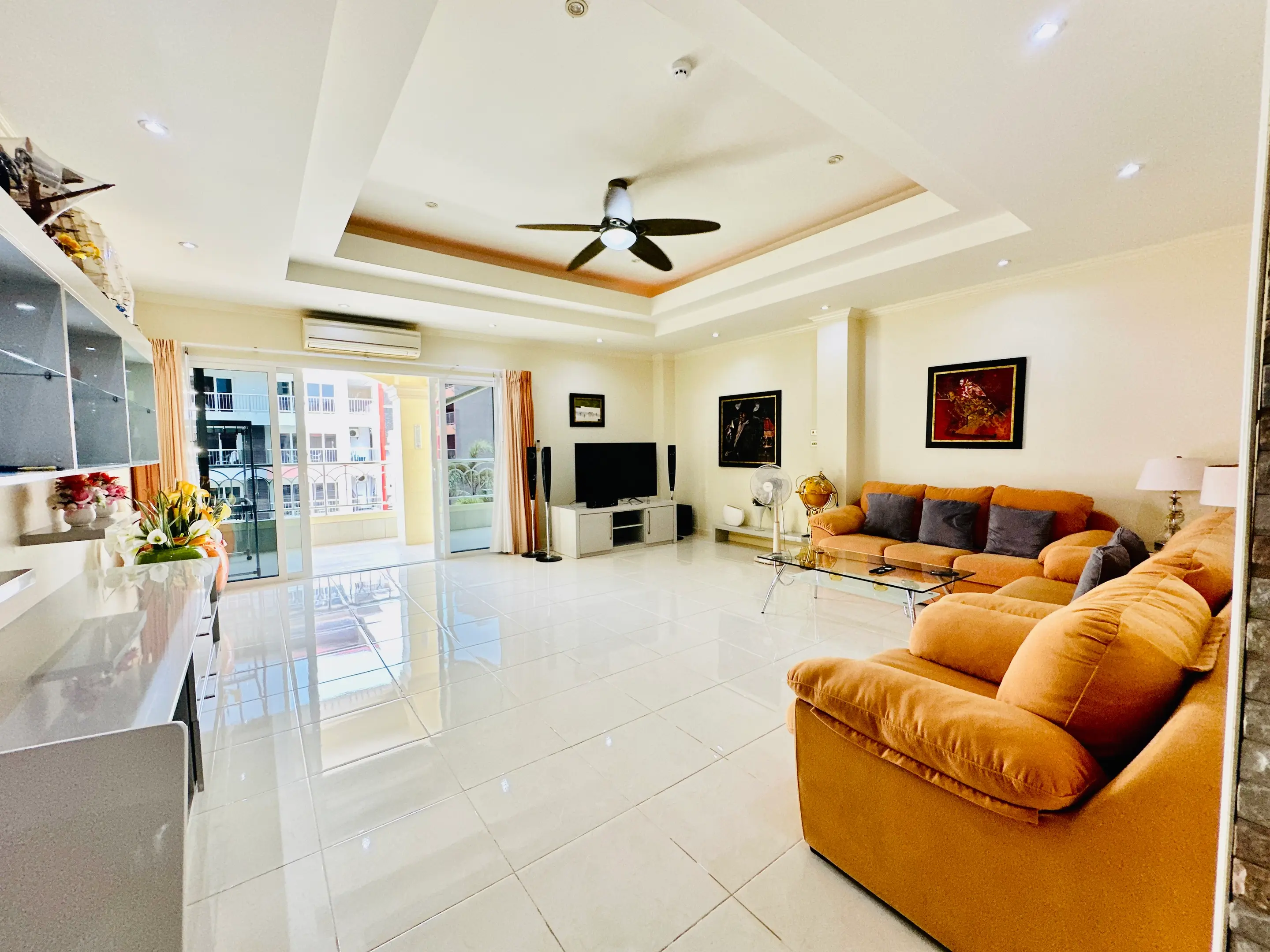 Pratumnak - Large One Bed Condo - Foreign Name - Corner Unit