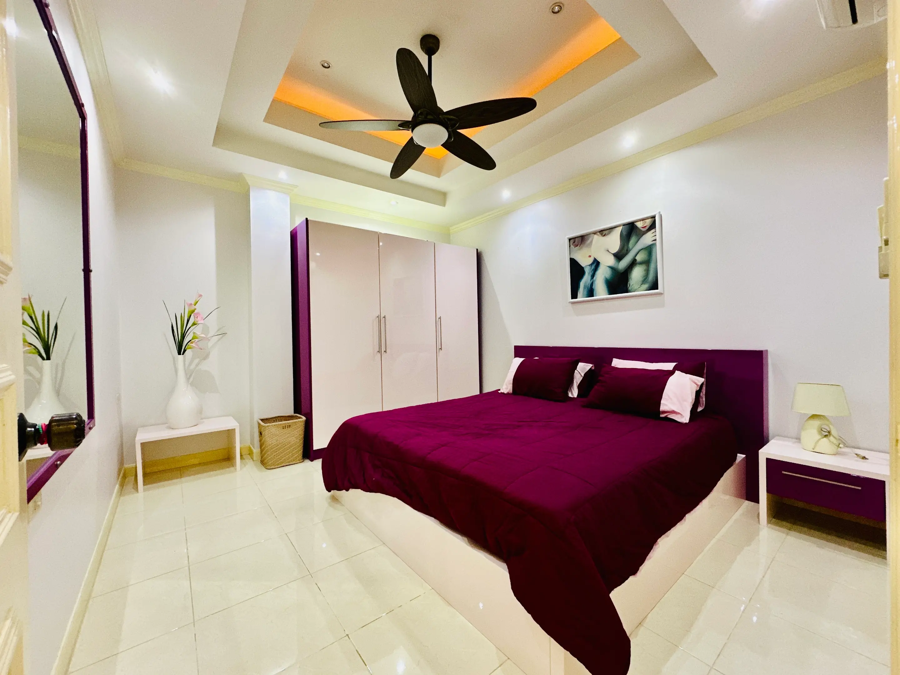 Pratumnak - Large One Bed Condo - Foreign Name - Corner Unit