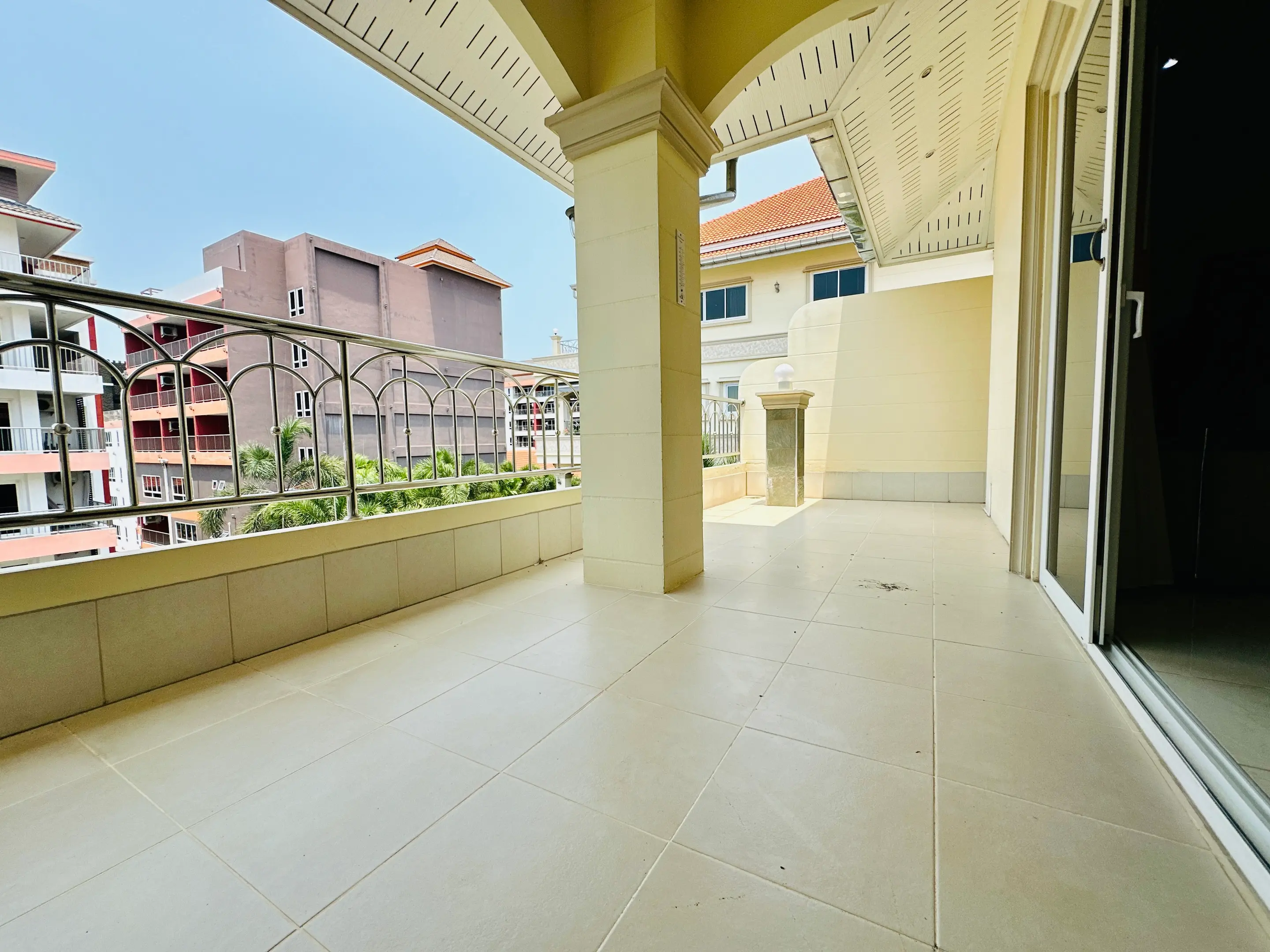 Pratumnak - Large One Bed Condo - Foreign Name - Corner Unit