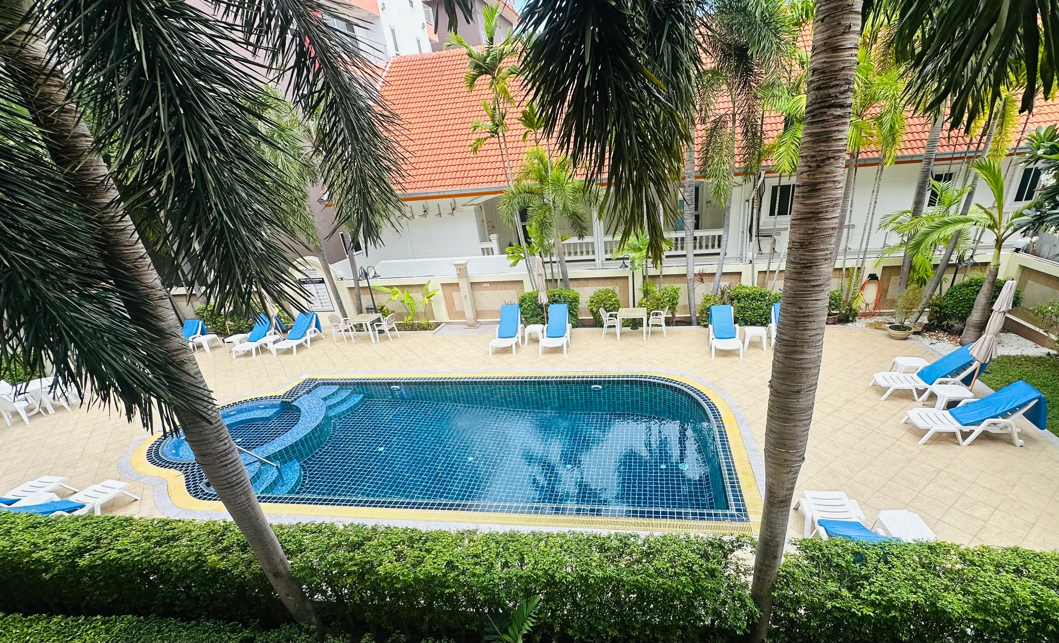 Pratumnak - Large One Bed Condo - Foreign Name - Corner Unit