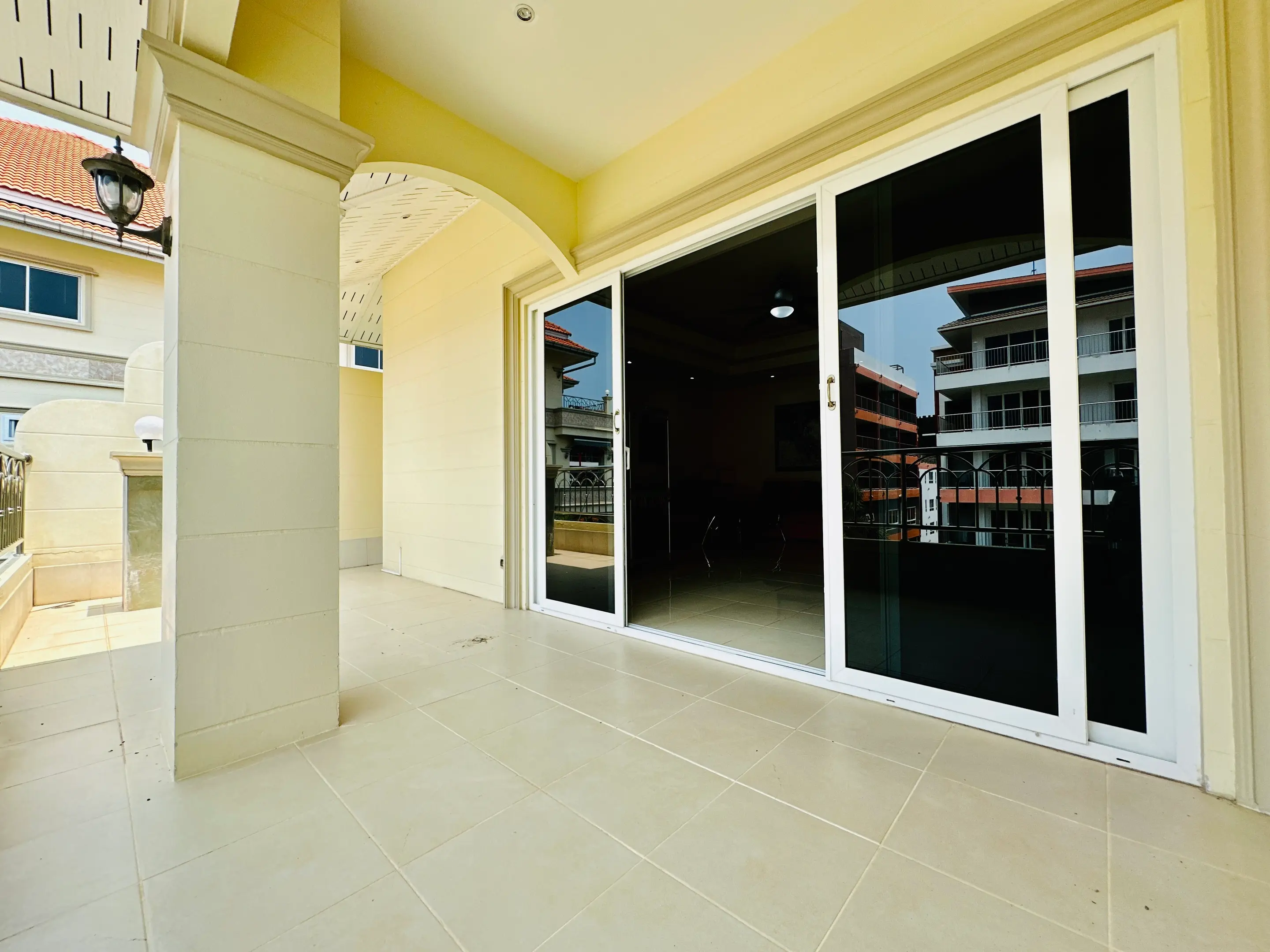 Pratumnak - Large One Bed Condo - Foreign Name - Corner Unit