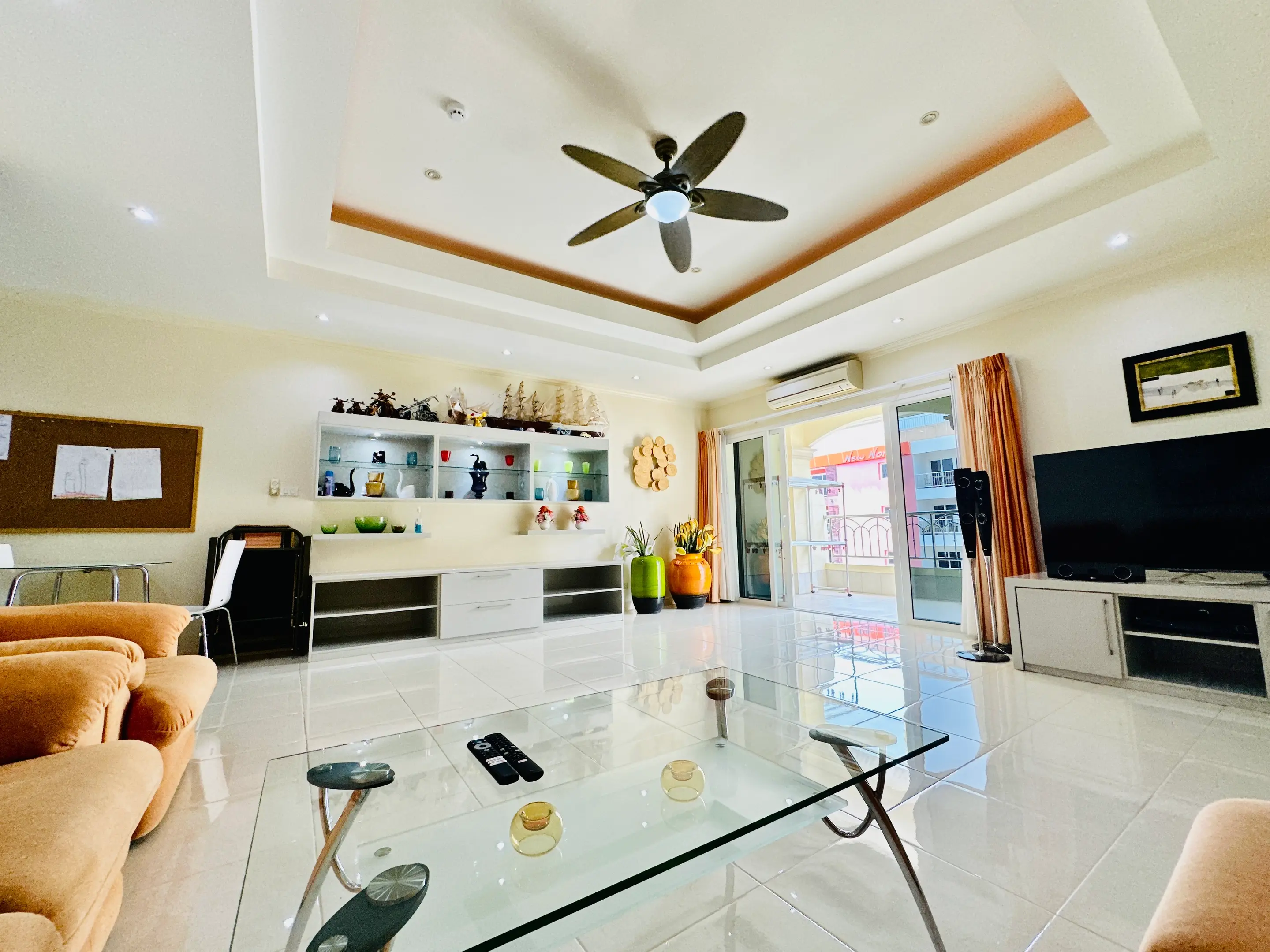 Pratumnak - Large One Bed Condo - Foreign Name - Corner Unit