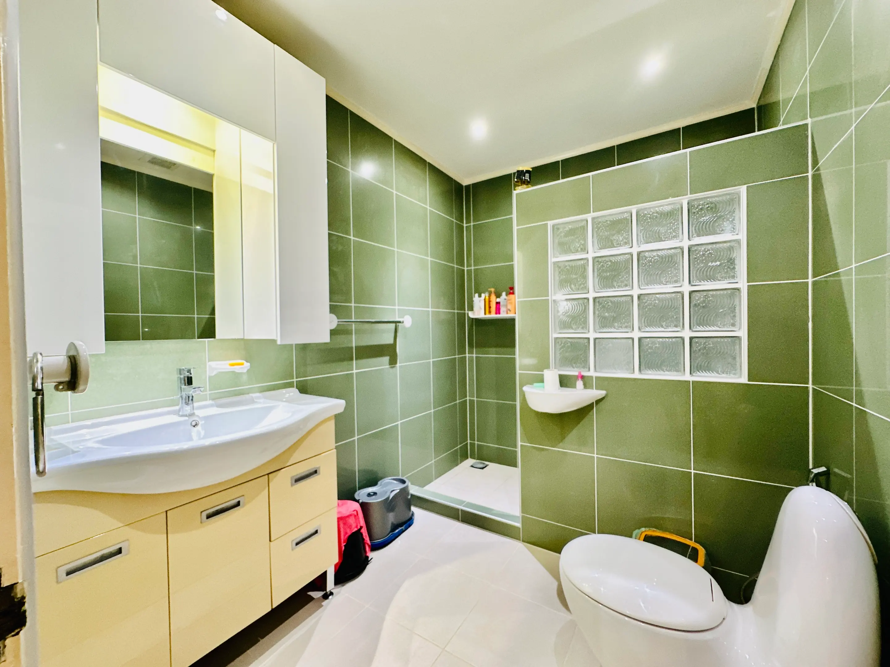 Pratumnak - Large One Bed Condo - Foreign Name - Corner Unit