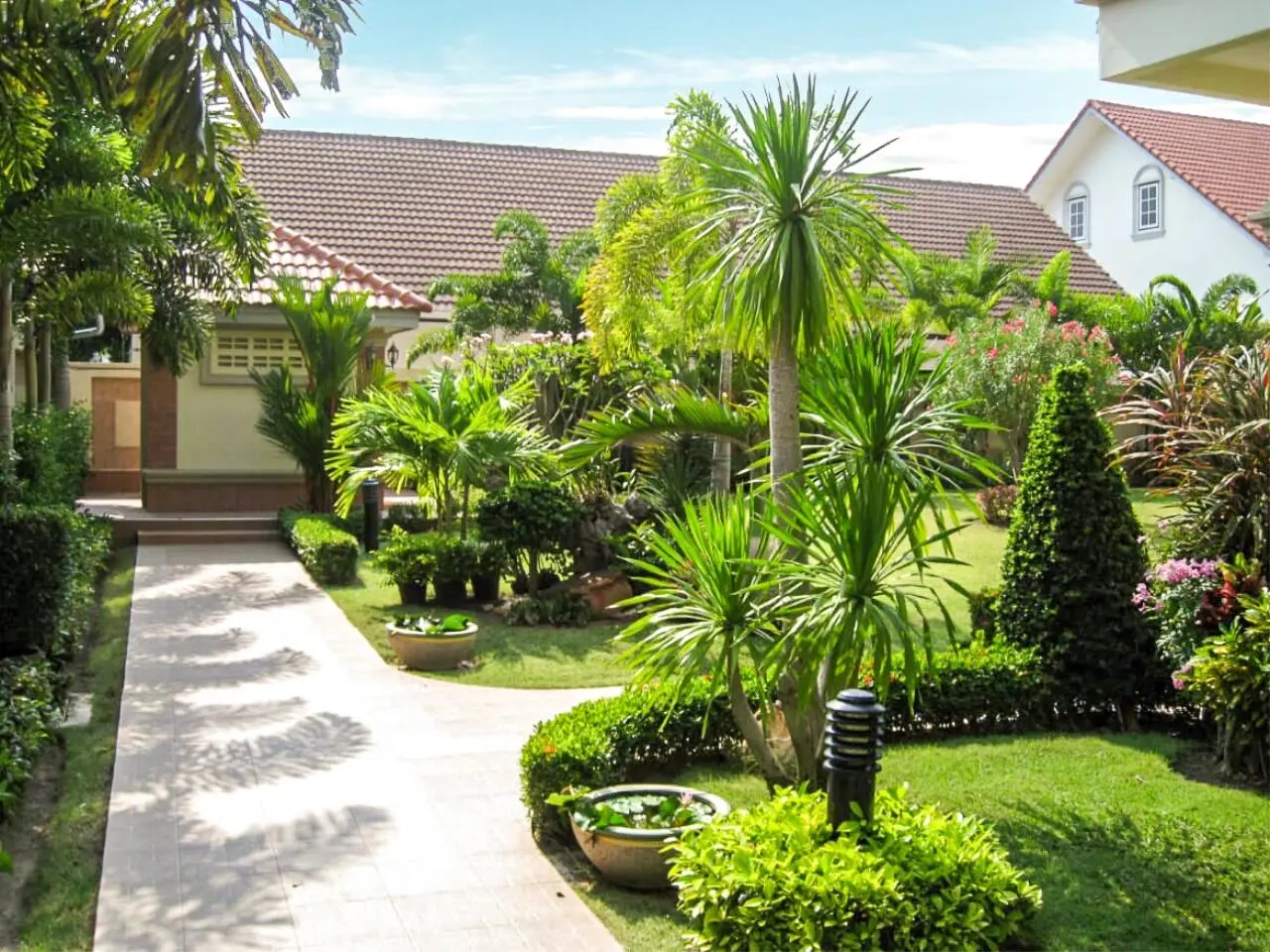 Pratumnak - Large One Bed Condo - Foreign Name - Corner Unit