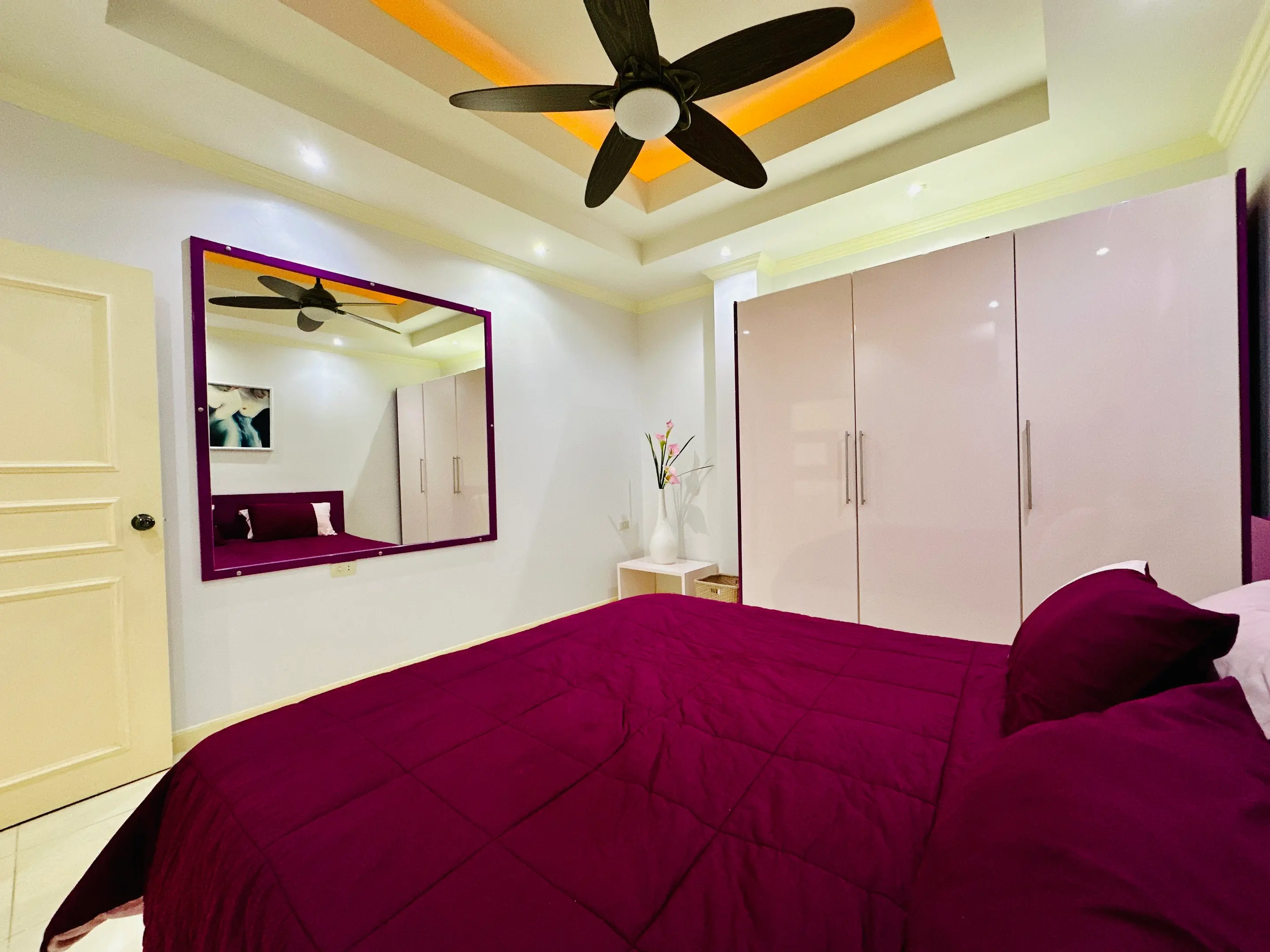 Pratumnak - Large One Bed Condo - Foreign Name - Corner Unit
