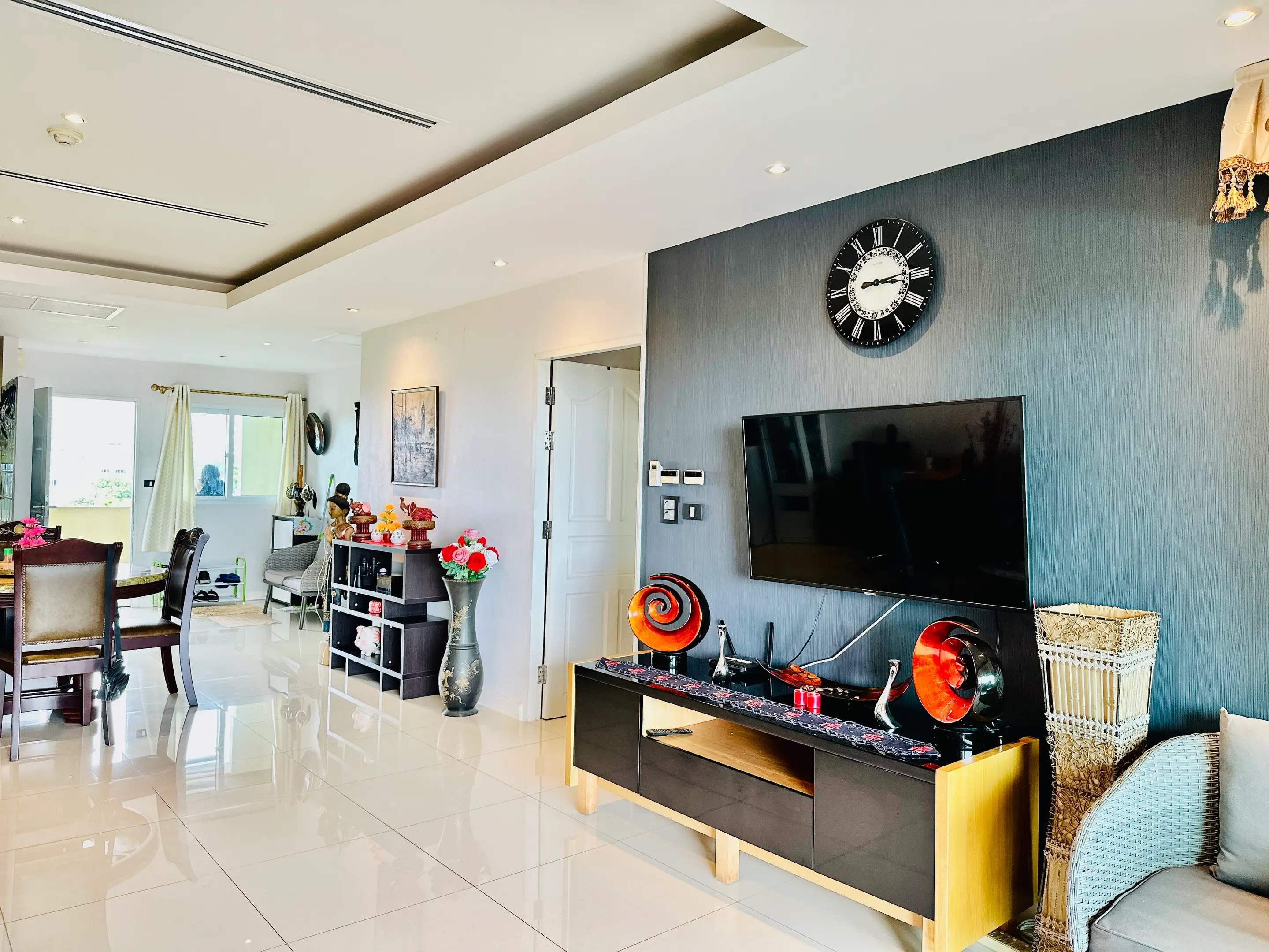 Sea and Pool View Condo - 2 Bed - 2 Bath - Pratamnak - Pattaya