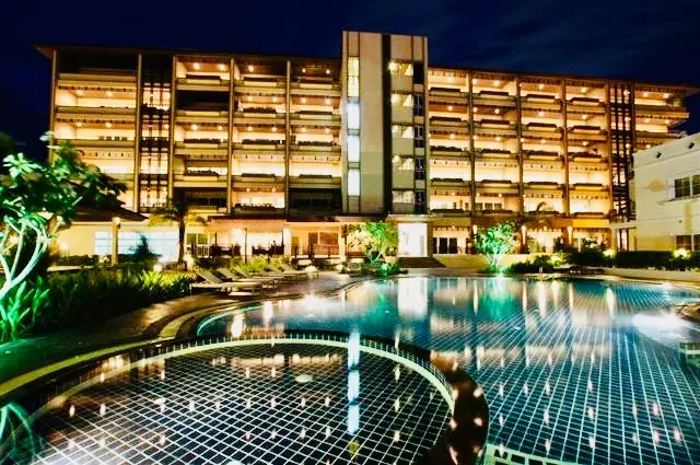 Sea and Pool View Condo - 2 Bed - 2 Bath - Pratamnak - Pattaya