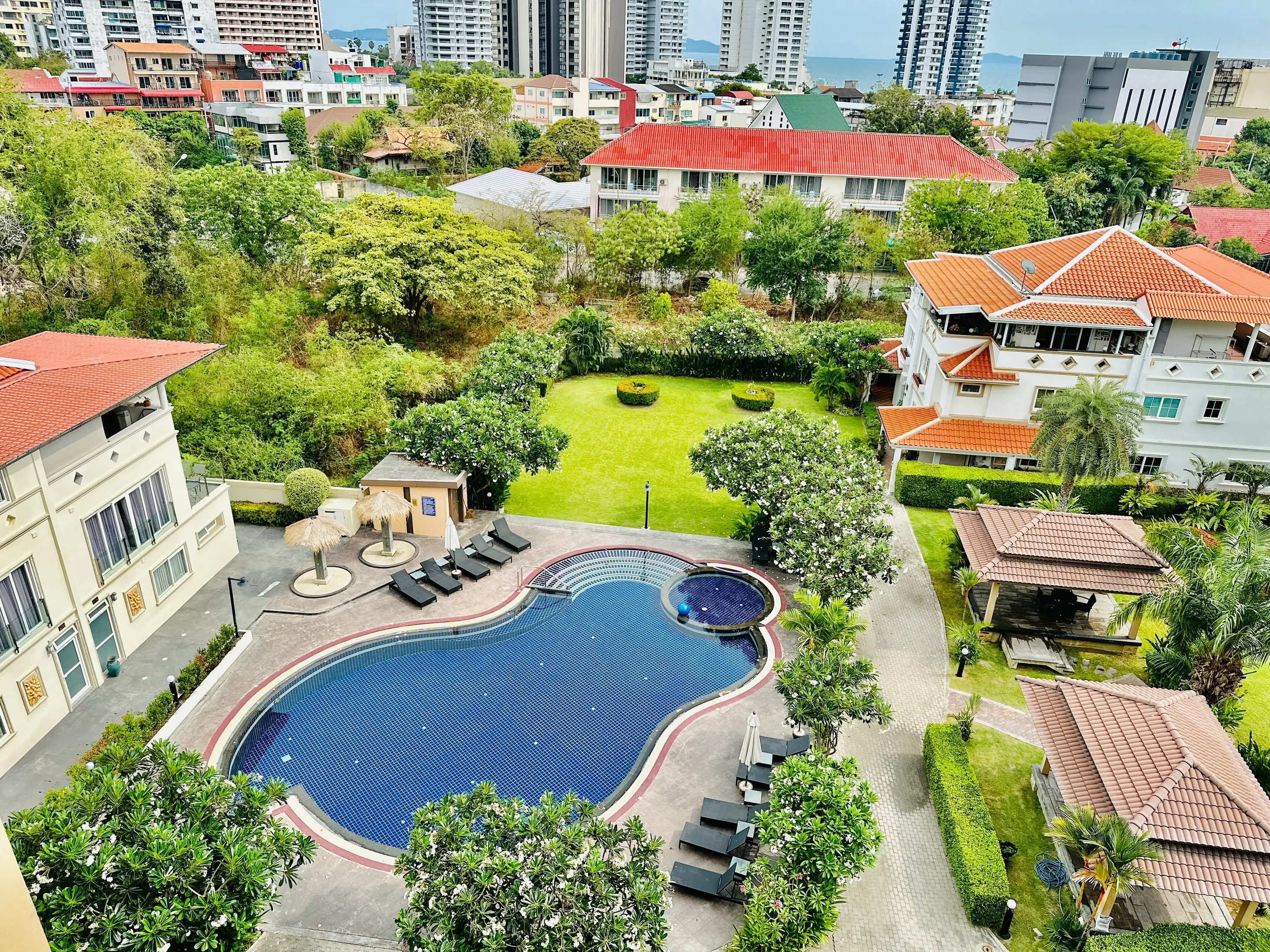 Sea and Pool View Condo - 2 Bed - 2 Bath - Pratamnak - Pattaya
