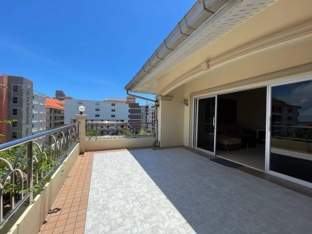 Large 3 Bed Condo - Corner Unit - Foreign Name - Pratumnak - Pattaya