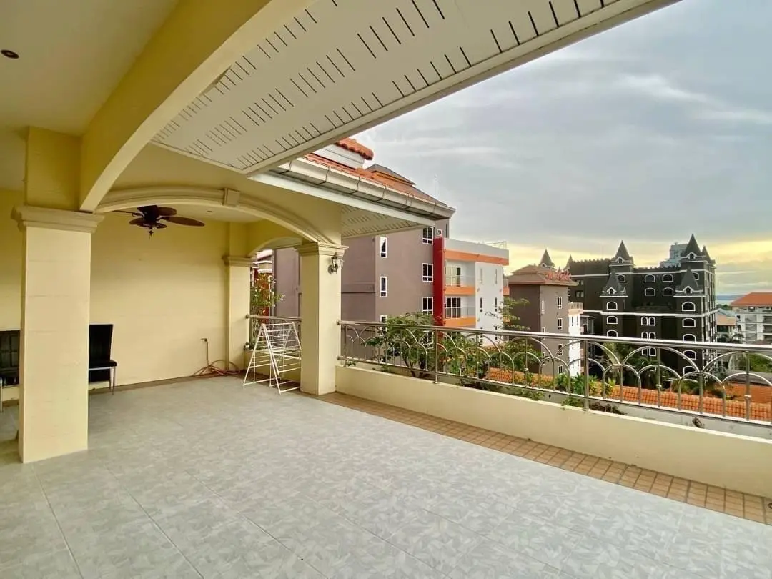 Large 3 Bed Condo - Corner Unit - Foreign Name - Pratumnak - Pattaya