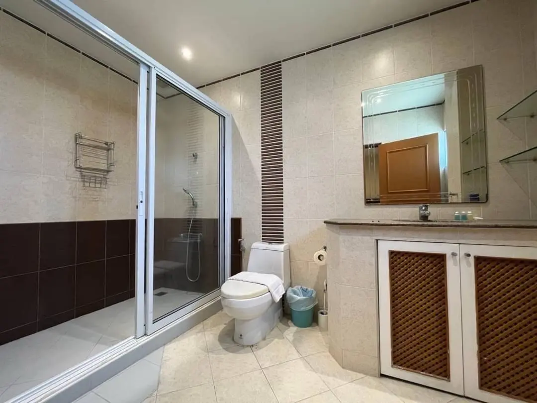 Large 3 Bed Condo - Corner Unit - Foreign Name - Pratumnak - Pattaya
