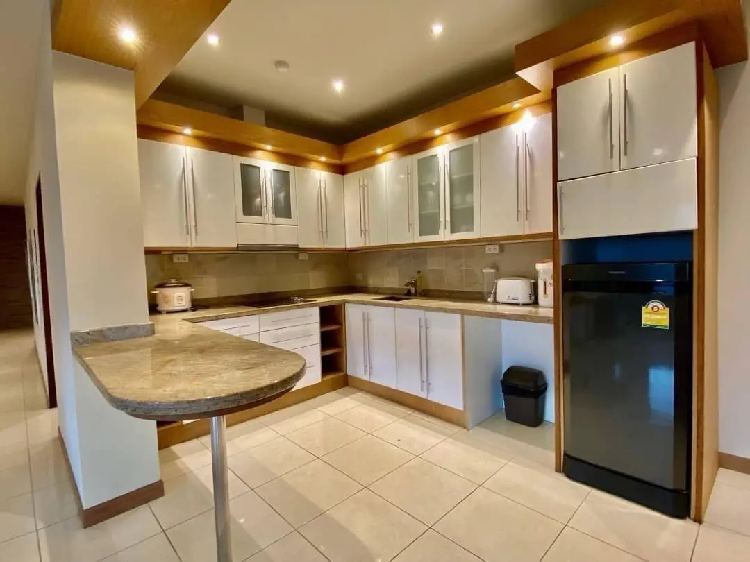 Large 3 Bed Condo - Corner Unit - Foreign Name - Pratumnak - Pattaya