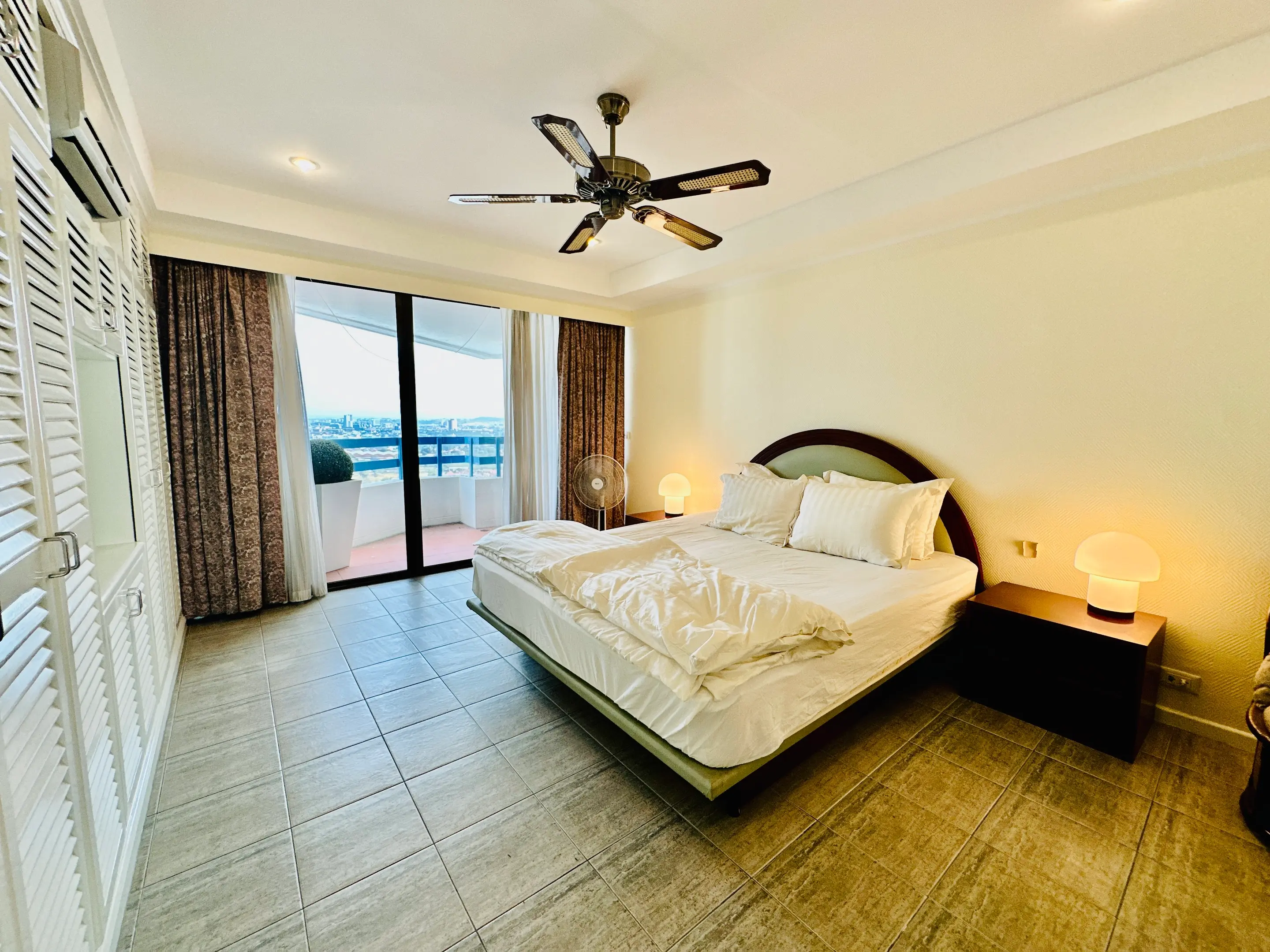 Jomtien Plaza - Beachfront - Duplex - Foreign Name - Pool and Sea View