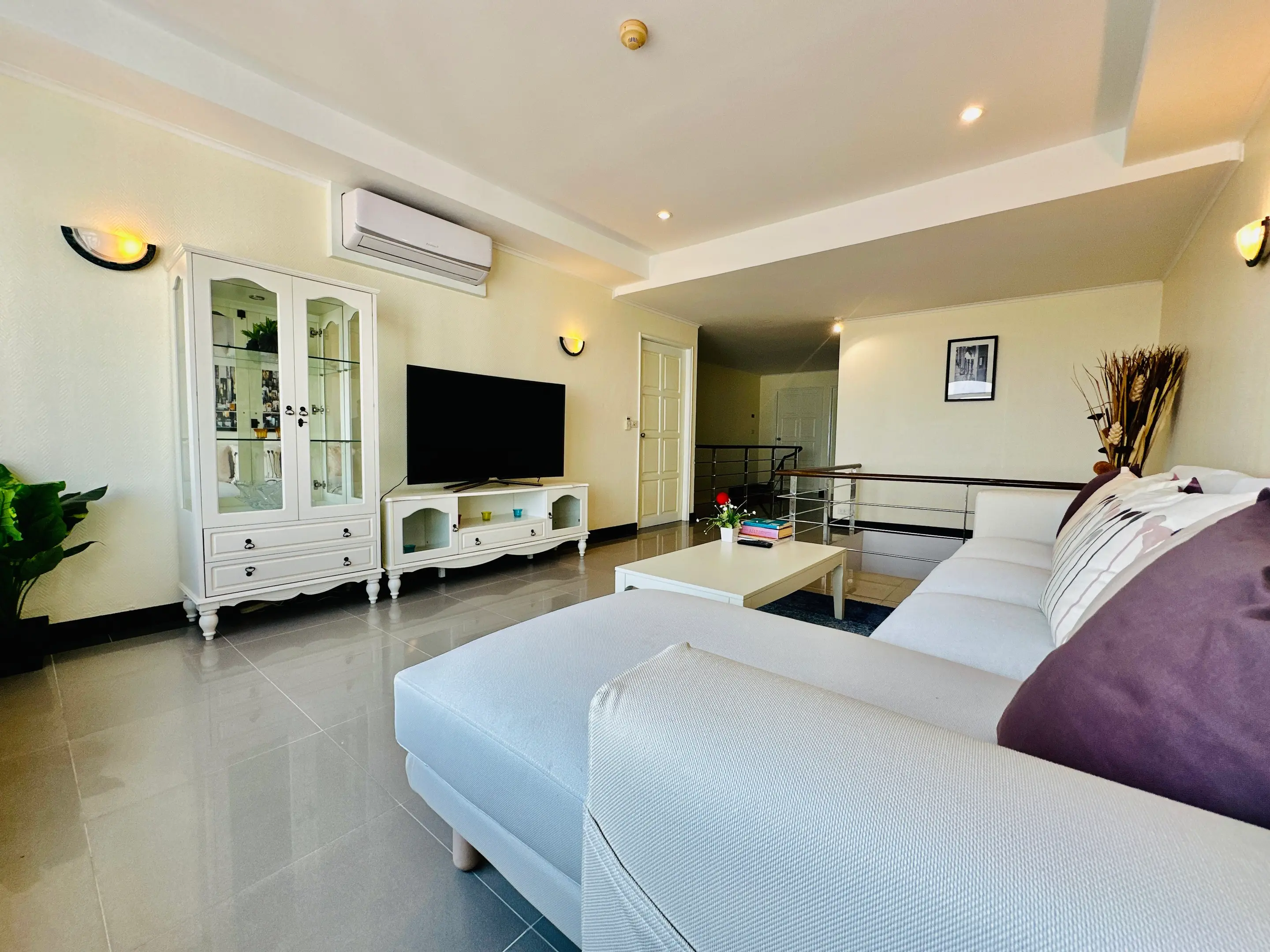 Jomtien Plaza - Beachfront - Duplex - Foreign Name - Pool and Sea View