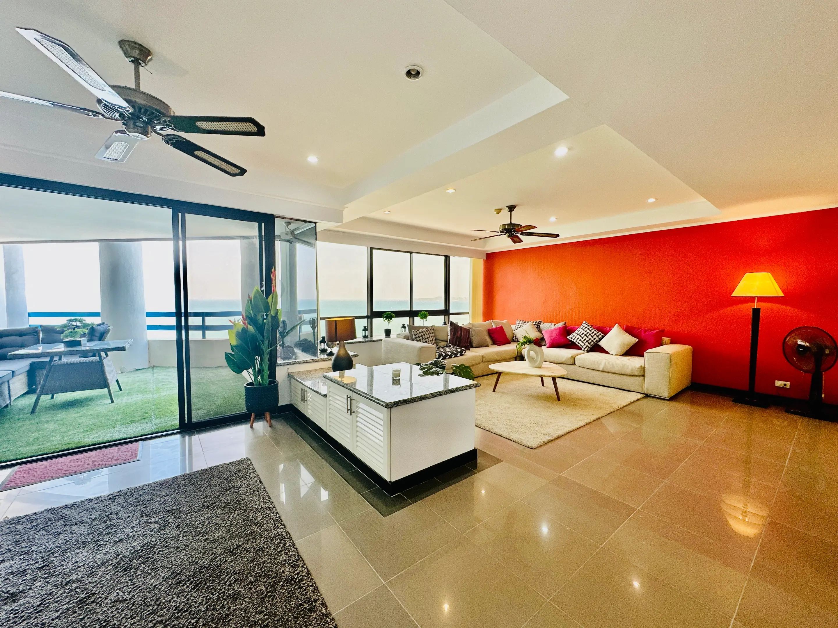 Jomtien Plaza - Beachfront - Duplex - Foreign Name - Pool and Sea View