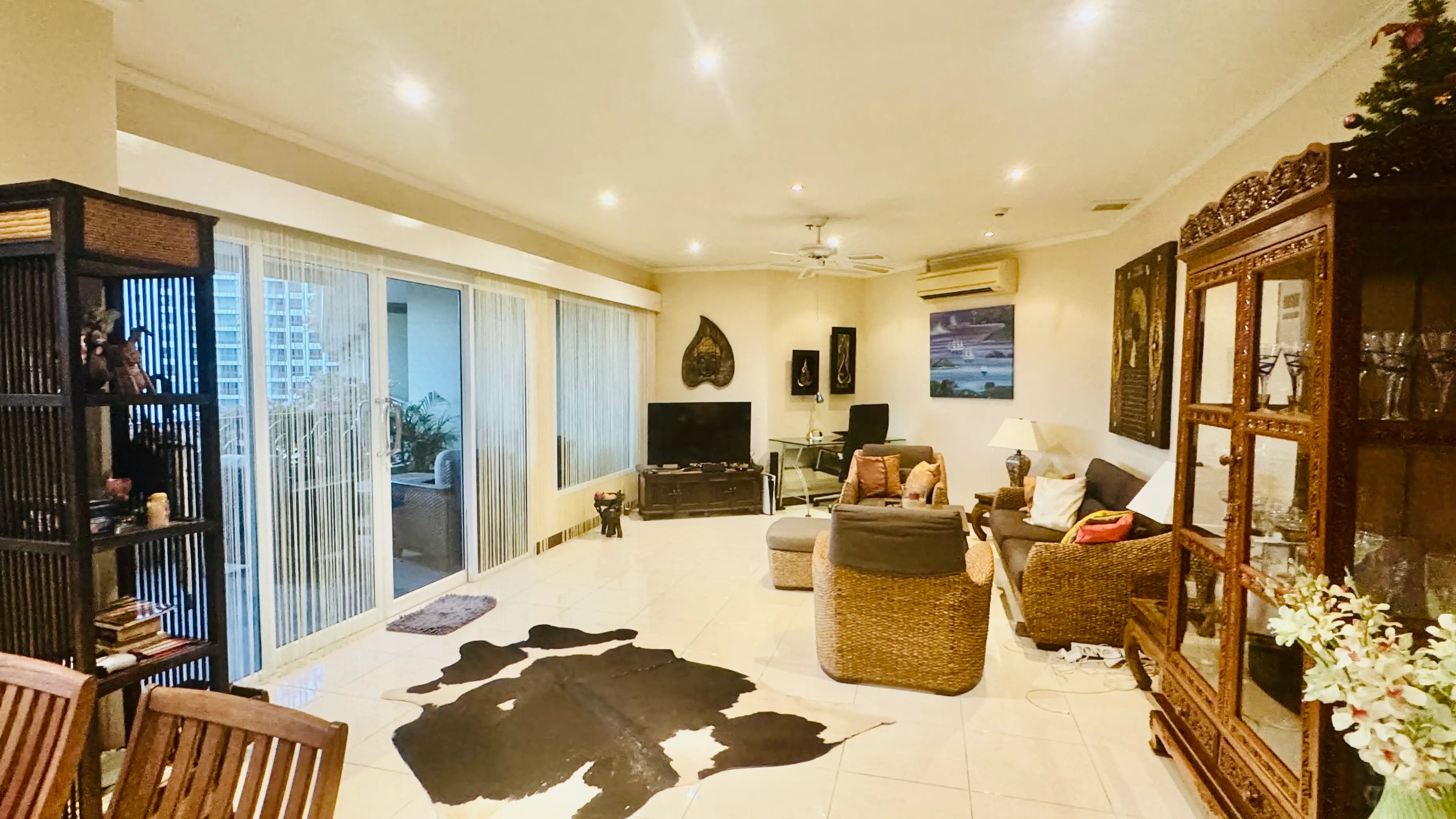 3 Bedroom - 147 kvm - Partly Sea View - Pratumnak - Pattaya