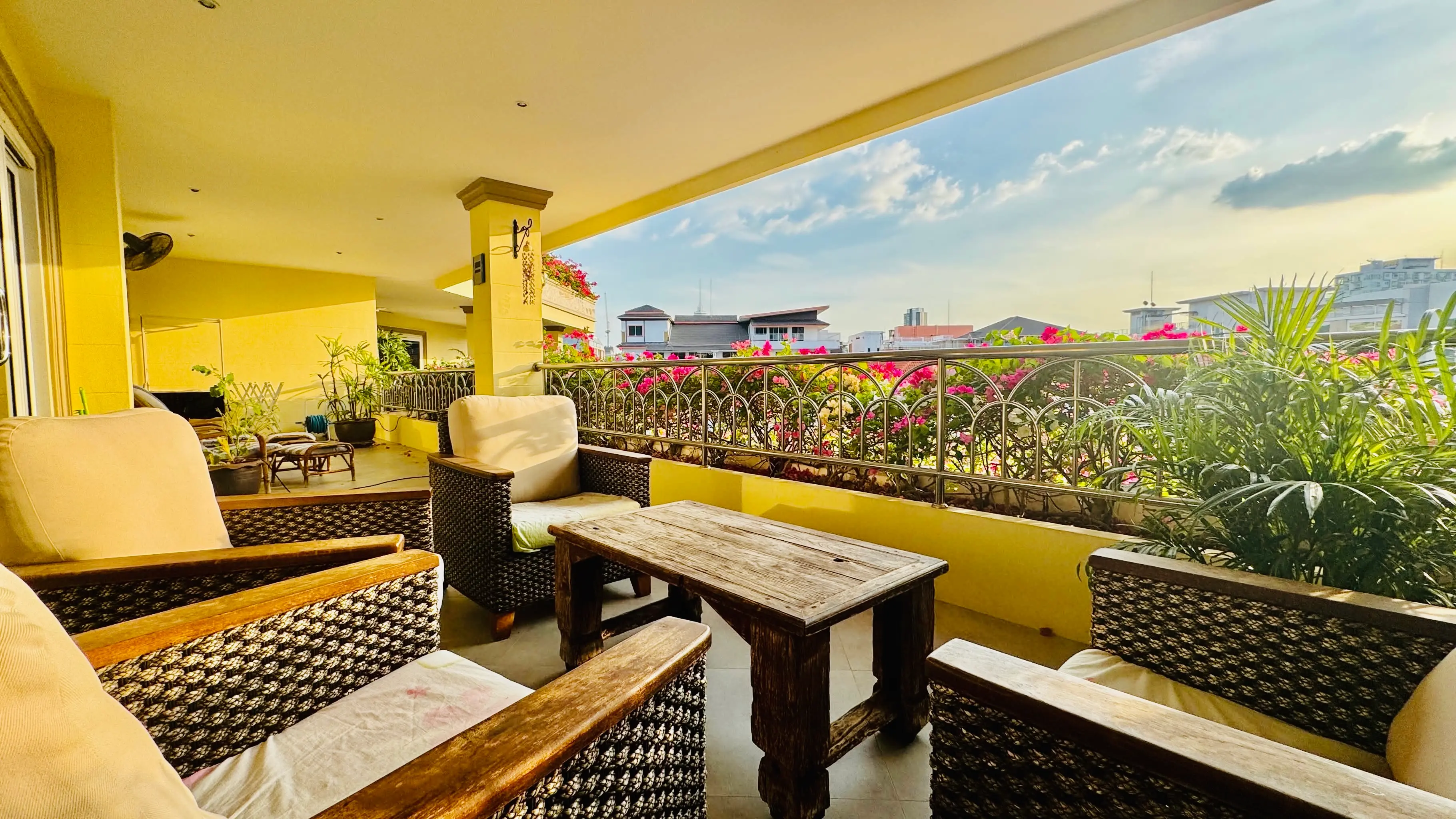 3 Bedroom - 147 kvm - Partly Sea View - Pratumnak - Pattaya