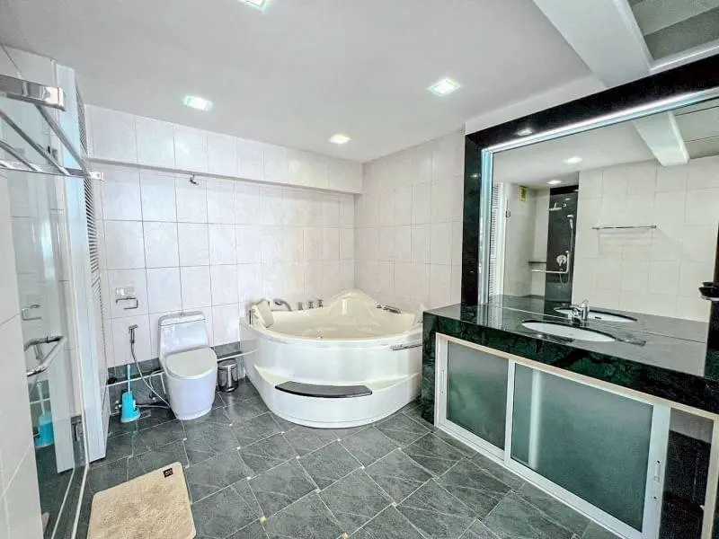 Metro Jomtien - Foreign Name - Corner Unit - 3 Bedroom - Sea View