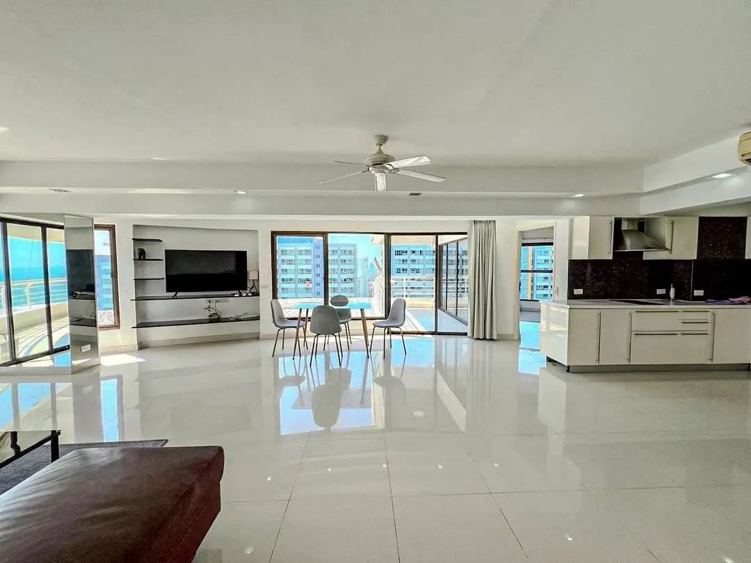 Metro Jomtien - Foreign Name - Corner Unit - 3 Bedroom - Sea View