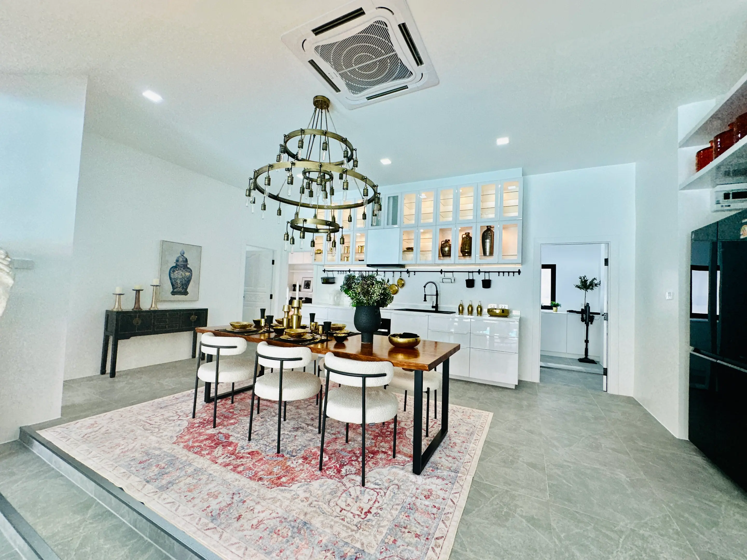 Luxury Pool Villa - East Pattaya - 5 Bedroom - Srisuk Village - Pattaya