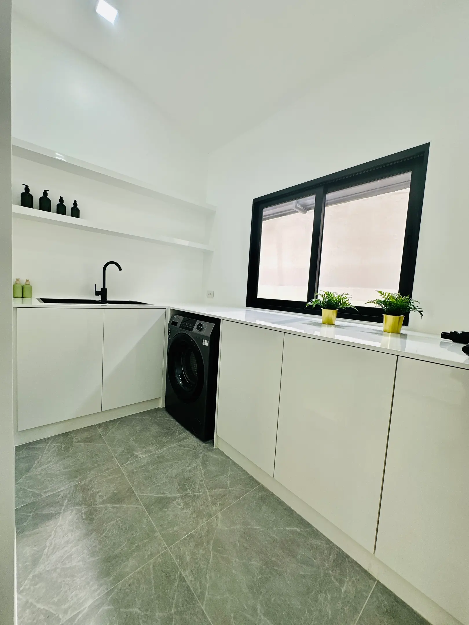 Luxury Pool Villa - East Pattaya - 5 Bedroom - Srisuk Village - Pattaya
