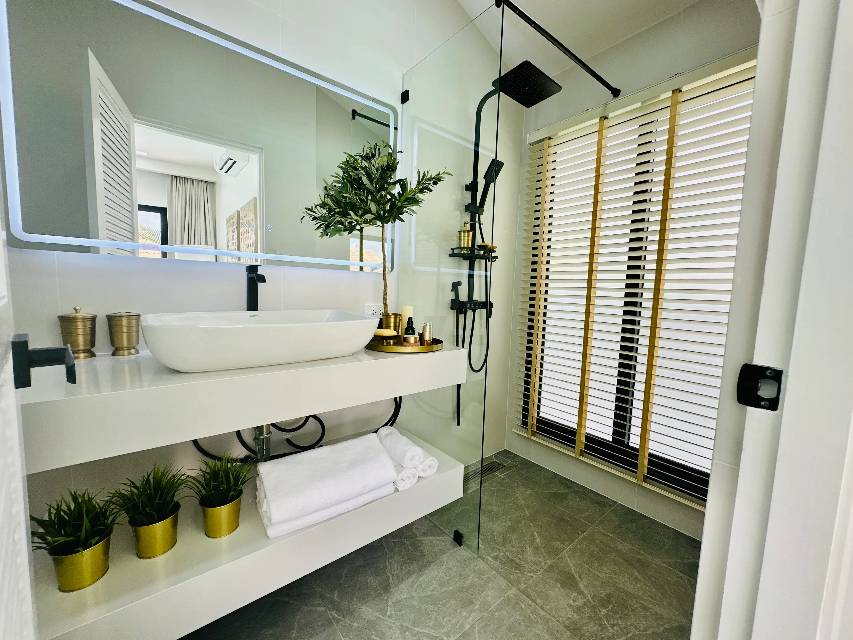 Luxury Pool Villa - East Pattaya - 5 Bedroom - Srisuk Village - Pattaya