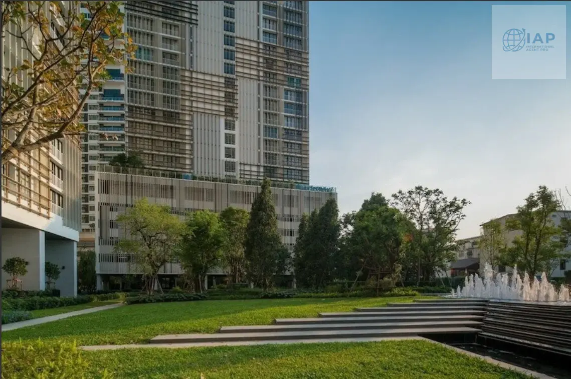 Park Origin Phrom Phong